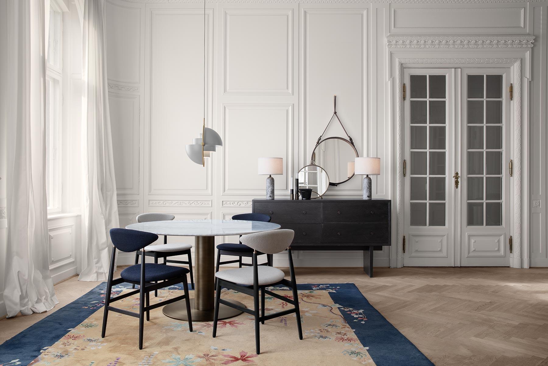 Silla de Comedor Gent, Totalmente Tapizada, Base de Nogal Aceitado en venta