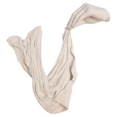 Scultura da parete Gentle Hand di Dora Stanczel