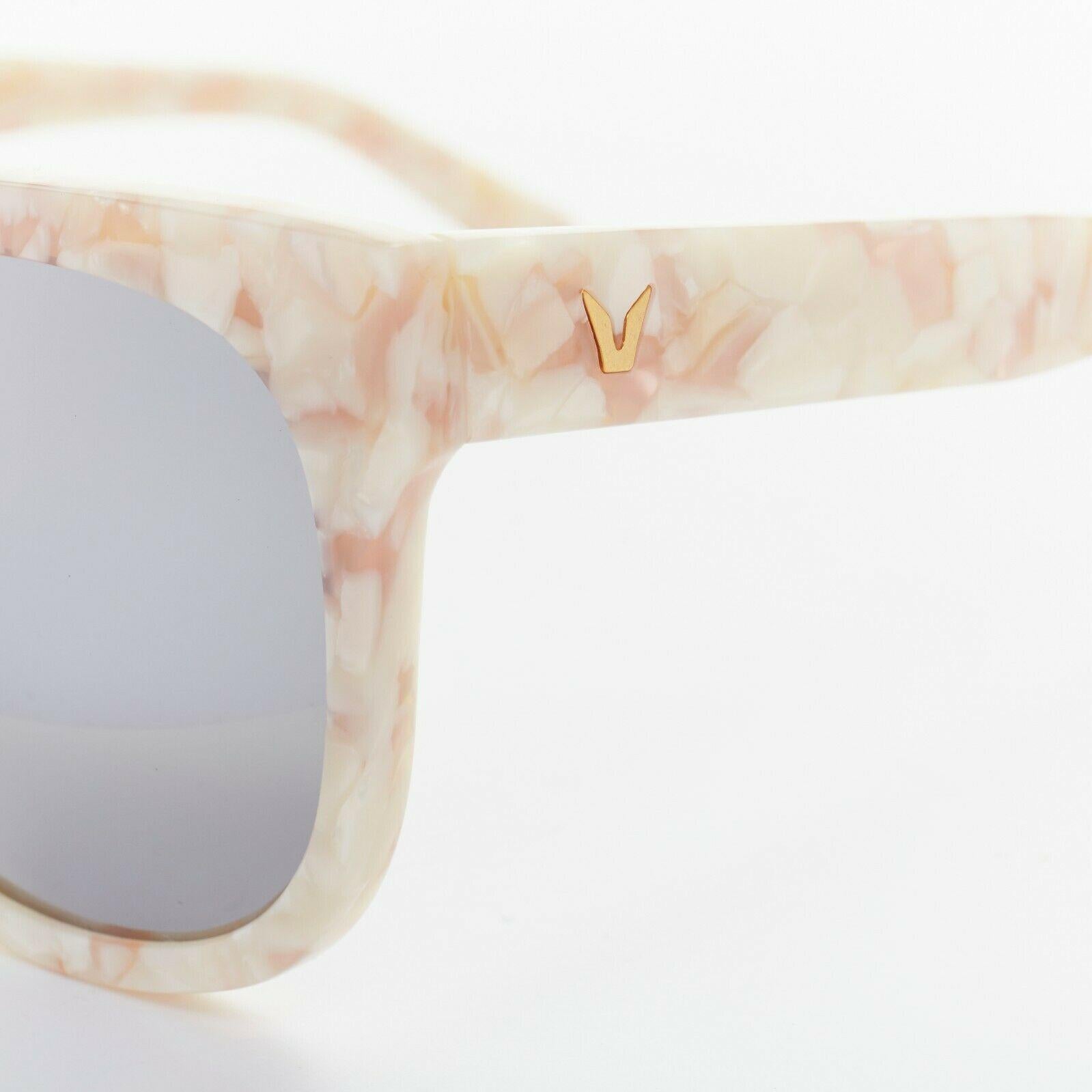 GENTLE MONSTER DIDI D beige marble resin square reflective lens sunglasses
GENTLE MONSTER
Didi D. 
Beige marble-like plastic frame. 
Rectagular frame. 
Moulded nose pad. 
Gold logo plate at leg. 
Made in China.

CONDITION:
Very good, this item was
