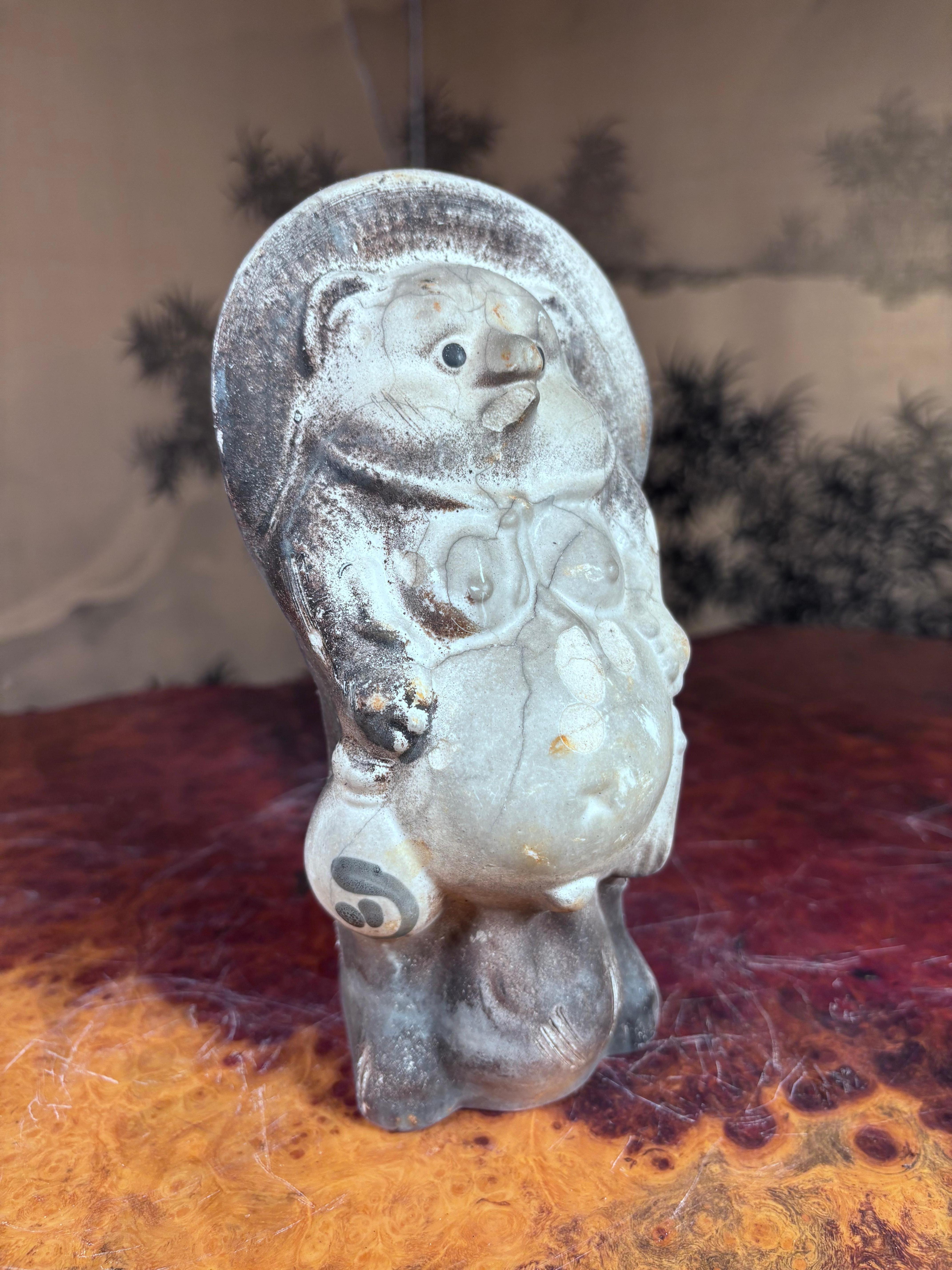 Suave héroe popular japonés Tanuki esmaltado a mano Gran barriga Showa en venta
