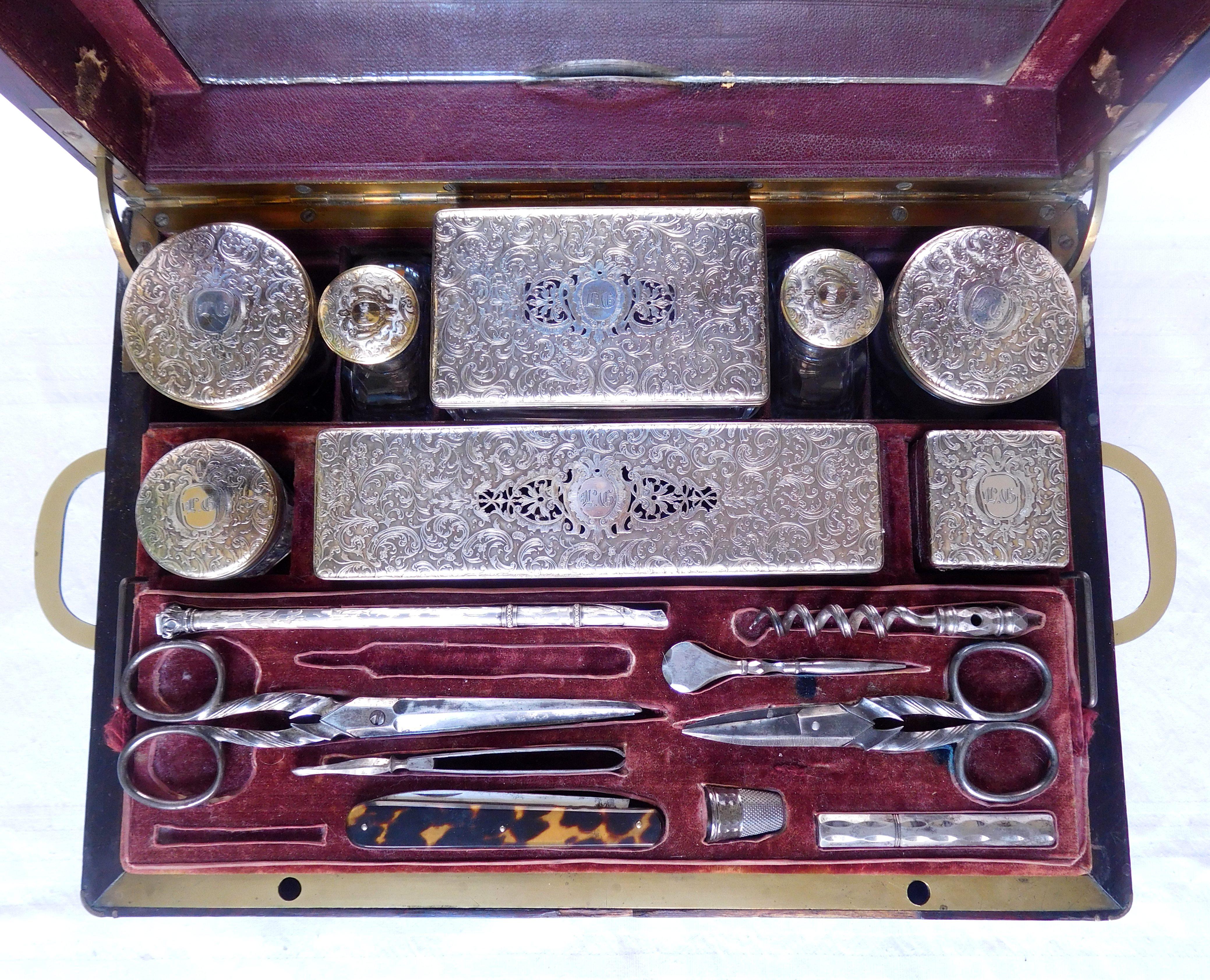 Luxurious travel set for a gentleman or an officer, French 19th century production (Napoléon III, circa 1850).

A number of accessories among which :
- a mercury mirror in the cover
- crystal and solid silver boxes and perfume bottles
- writing