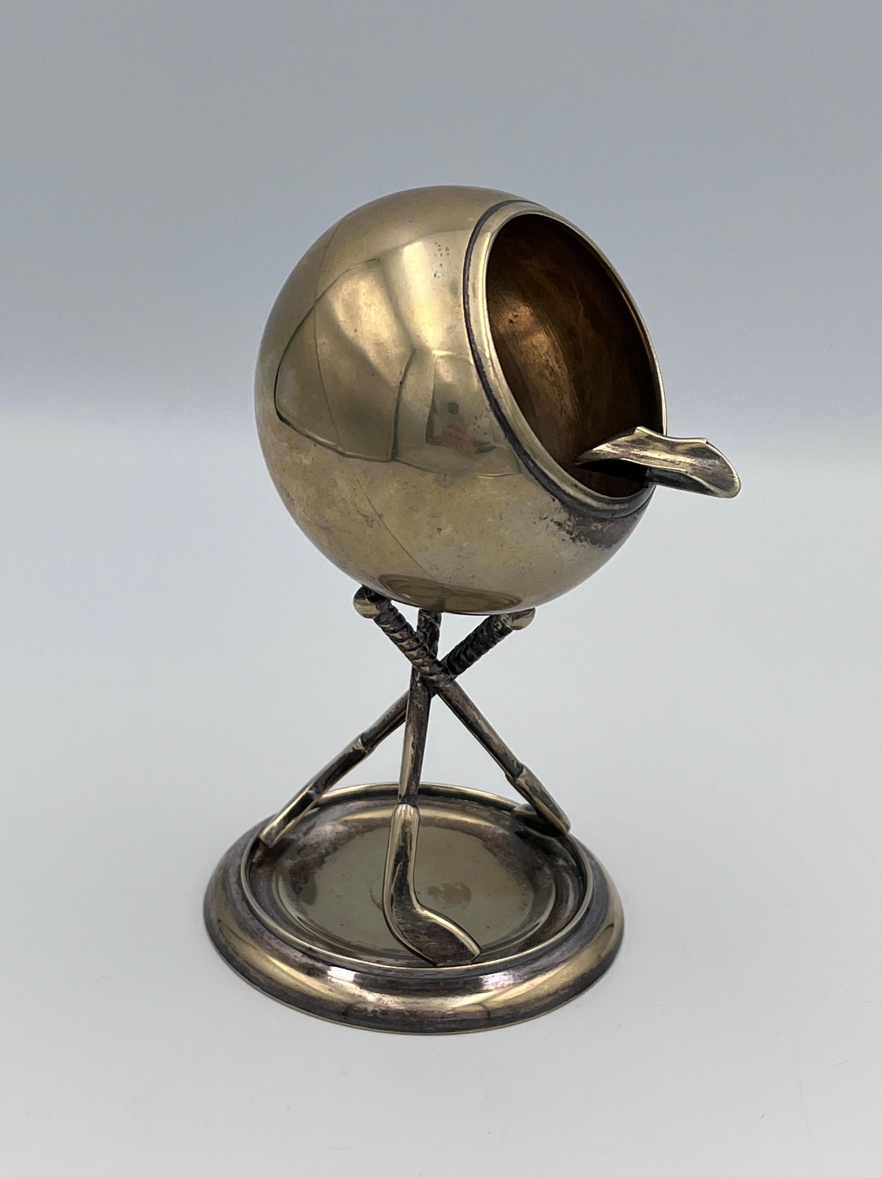 Anglais Cendrier à 3 clubs de golf en métal argenté de style Art Déco anglais des années 30 en vente