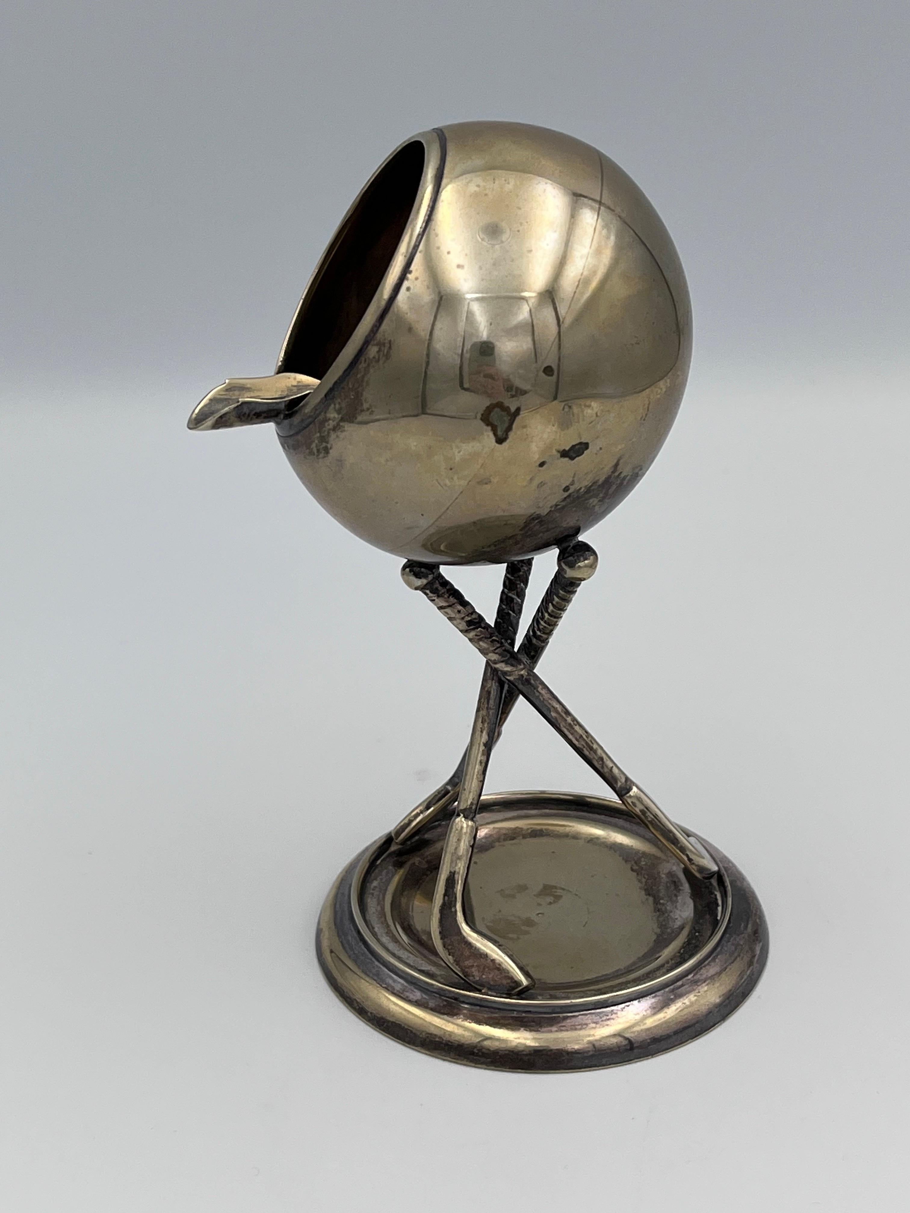 Cendrier à 3 clubs de golf en métal argenté de style Art Déco anglais des années 30 Bon état - En vente à Red Lion, PA