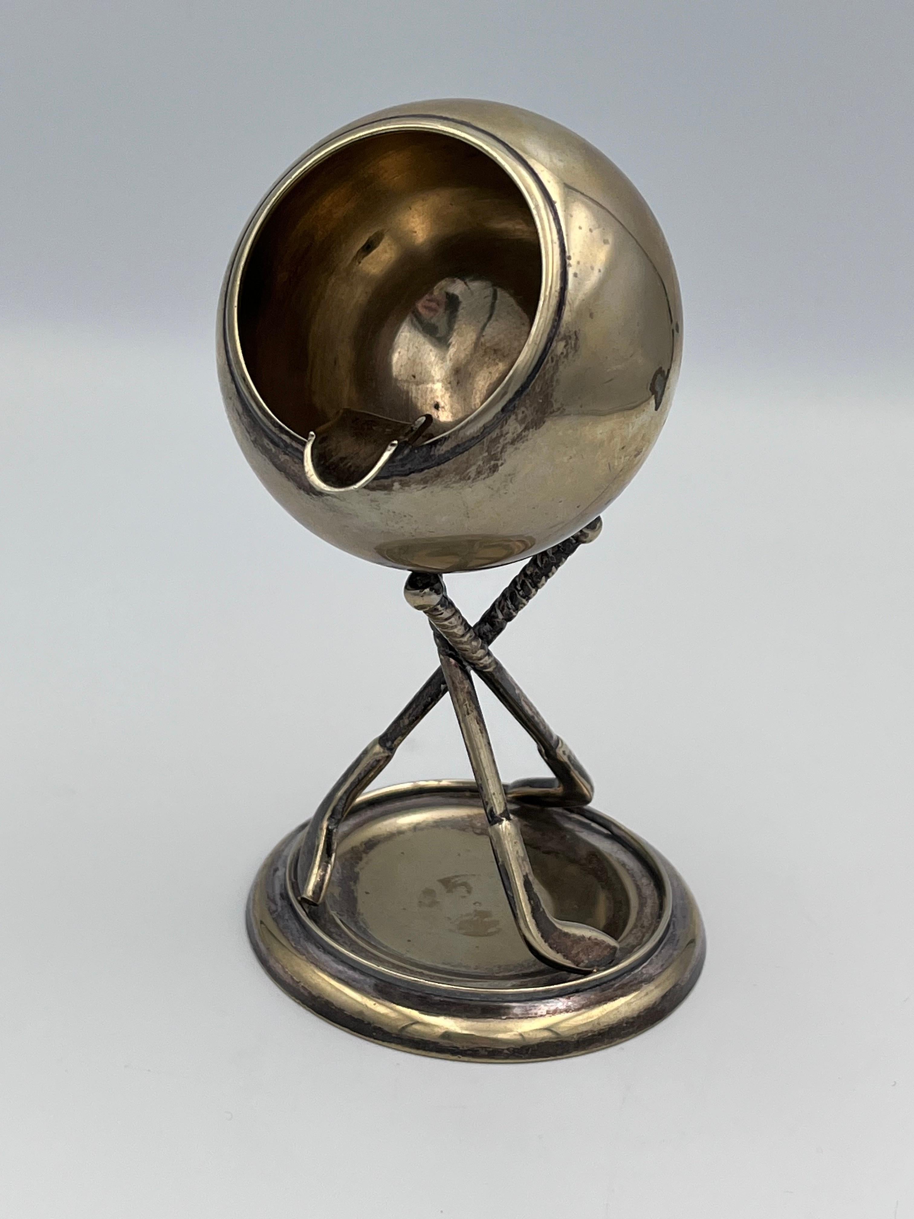 Milieu du XXe siècle Cendrier à 3 clubs de golf en métal argenté de style Art Déco anglais des années 30 en vente