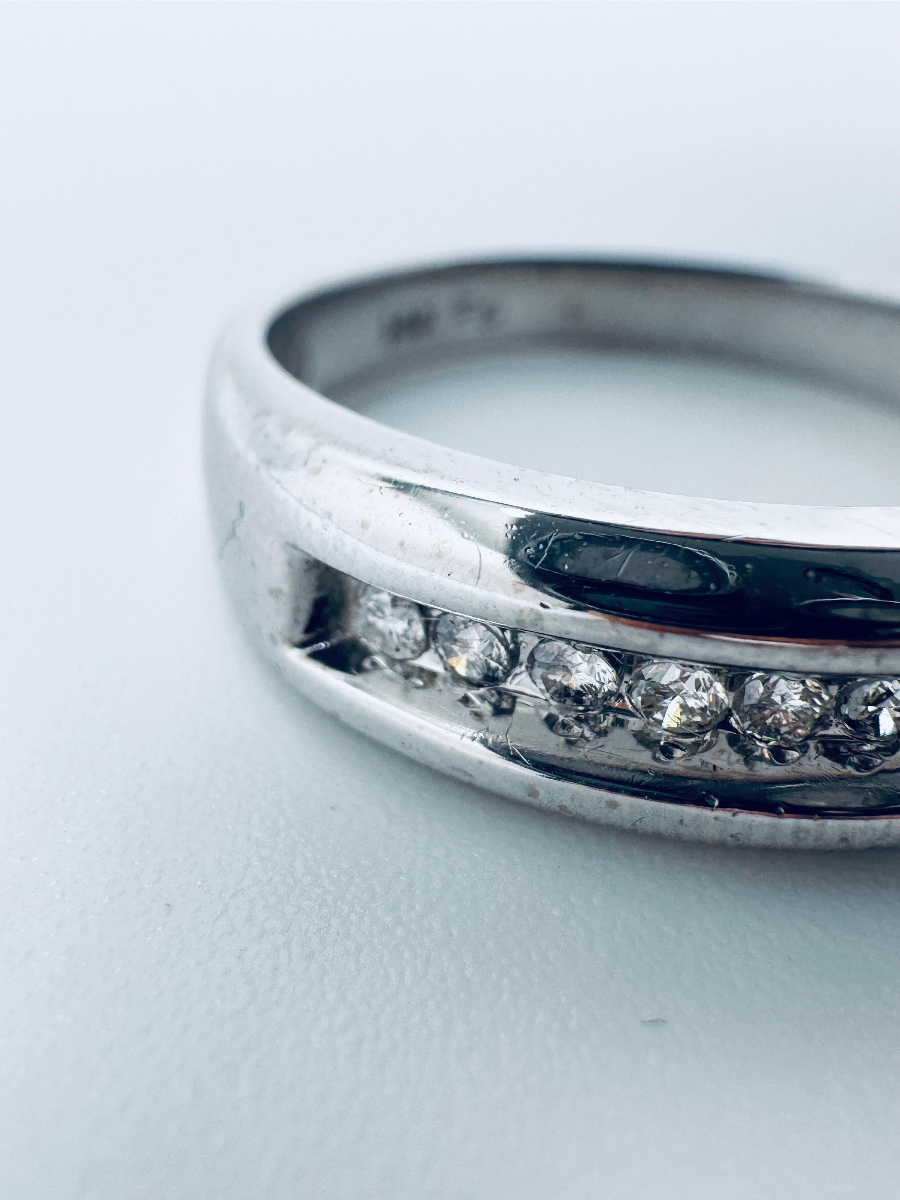 Anillo de caballero de oro blanco de 14 quilates con diamantes engastados en canal en venta 4