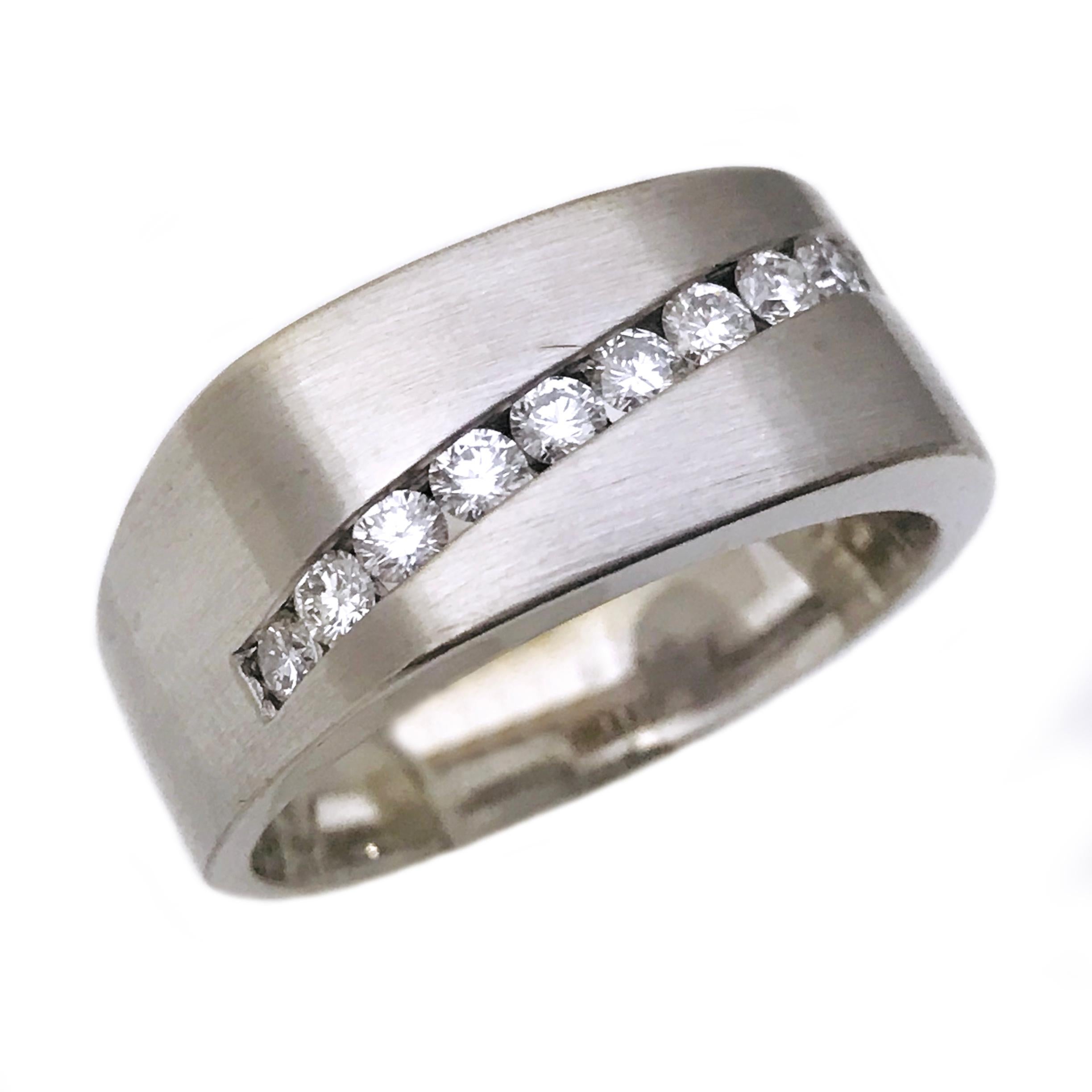 Bague pour homme en or blanc sertie de diamants en bande