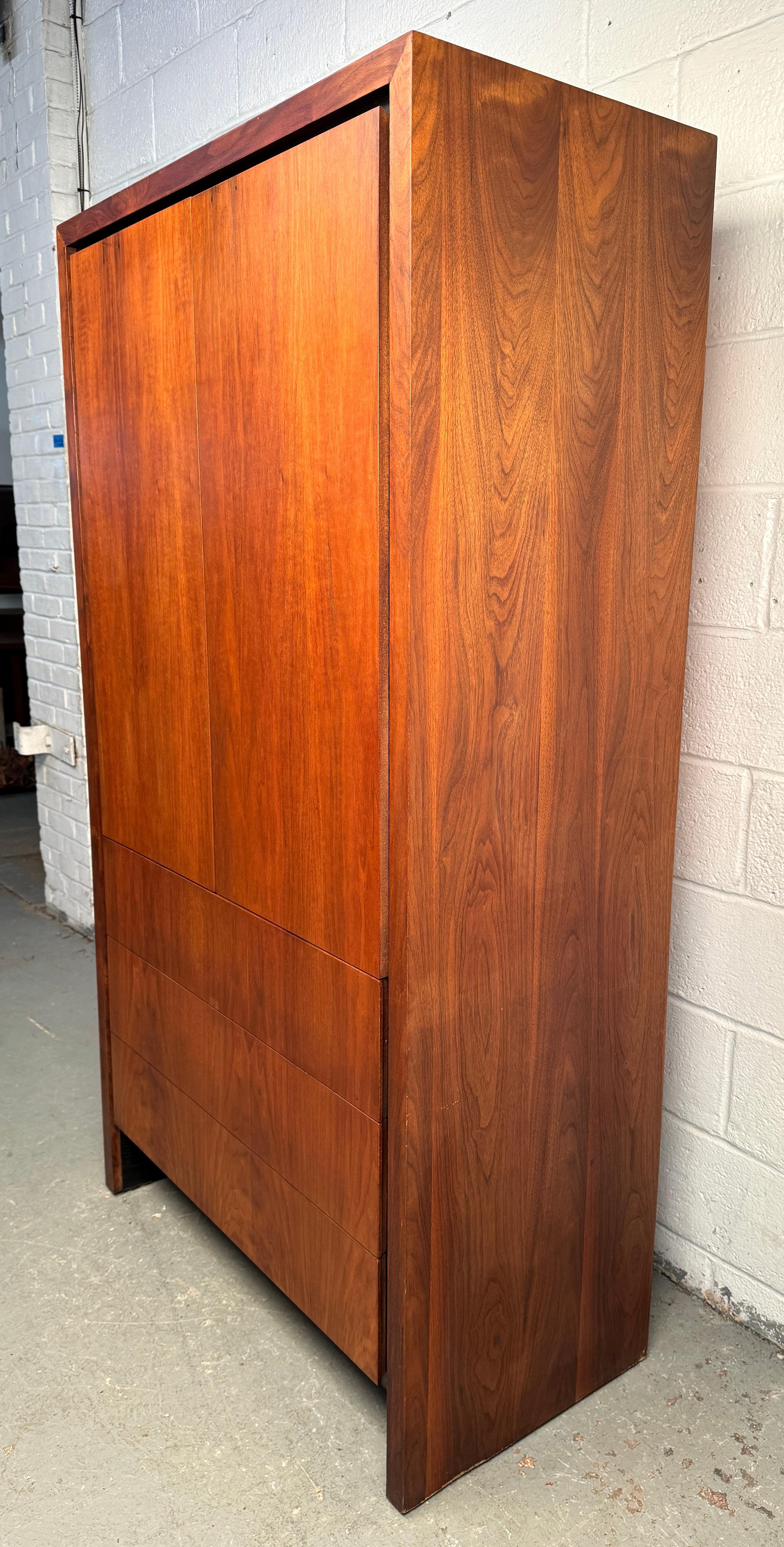 Mid-Century moderno Cassapanca per gentiluomini di Dillingham in vendita