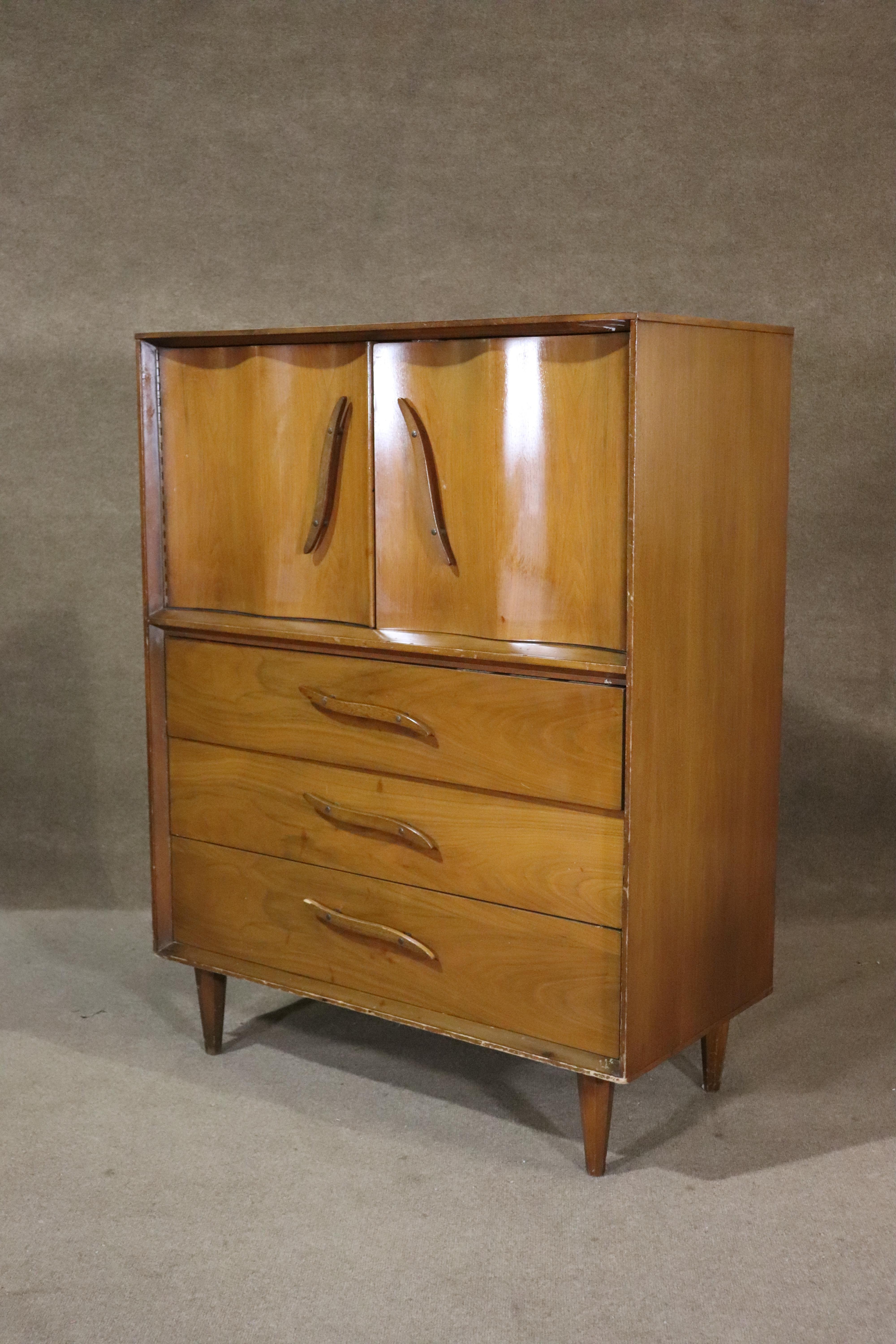 Mid-Century Modern Gentleman's Chest by Unagusta Furniture For Sale