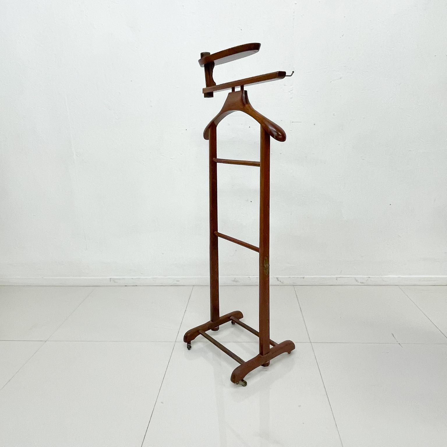 Gentleman's Collapsible Wood Travel Valet Stand on Wheels 1950s Made in Italy In Good Condition In Chula Vista, CA