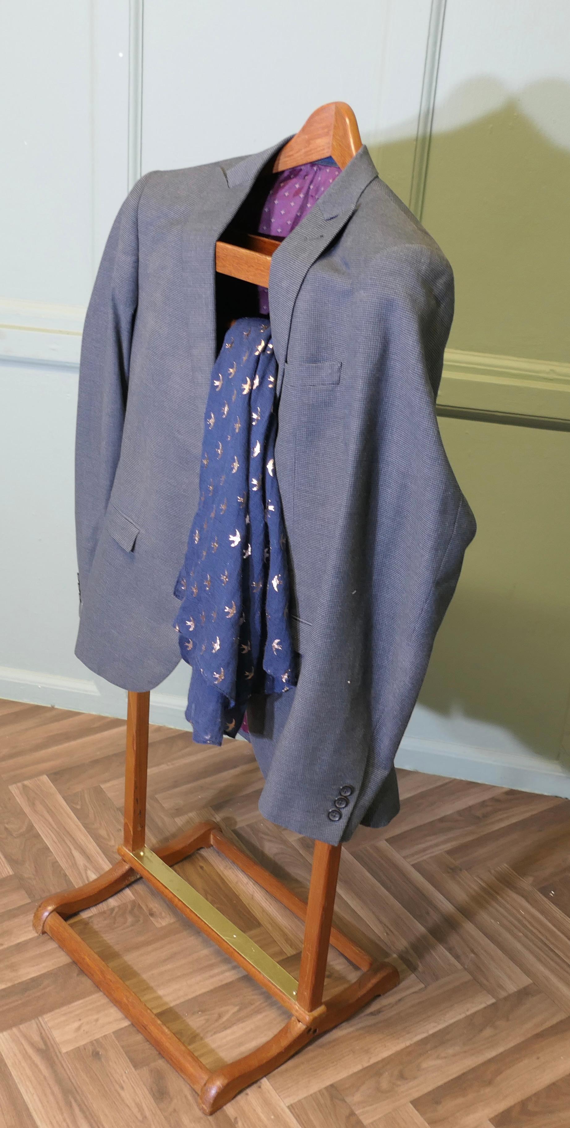 Gentleman’s Floor Standing Valet or Suit Hanger    A very useful piece en venta 1