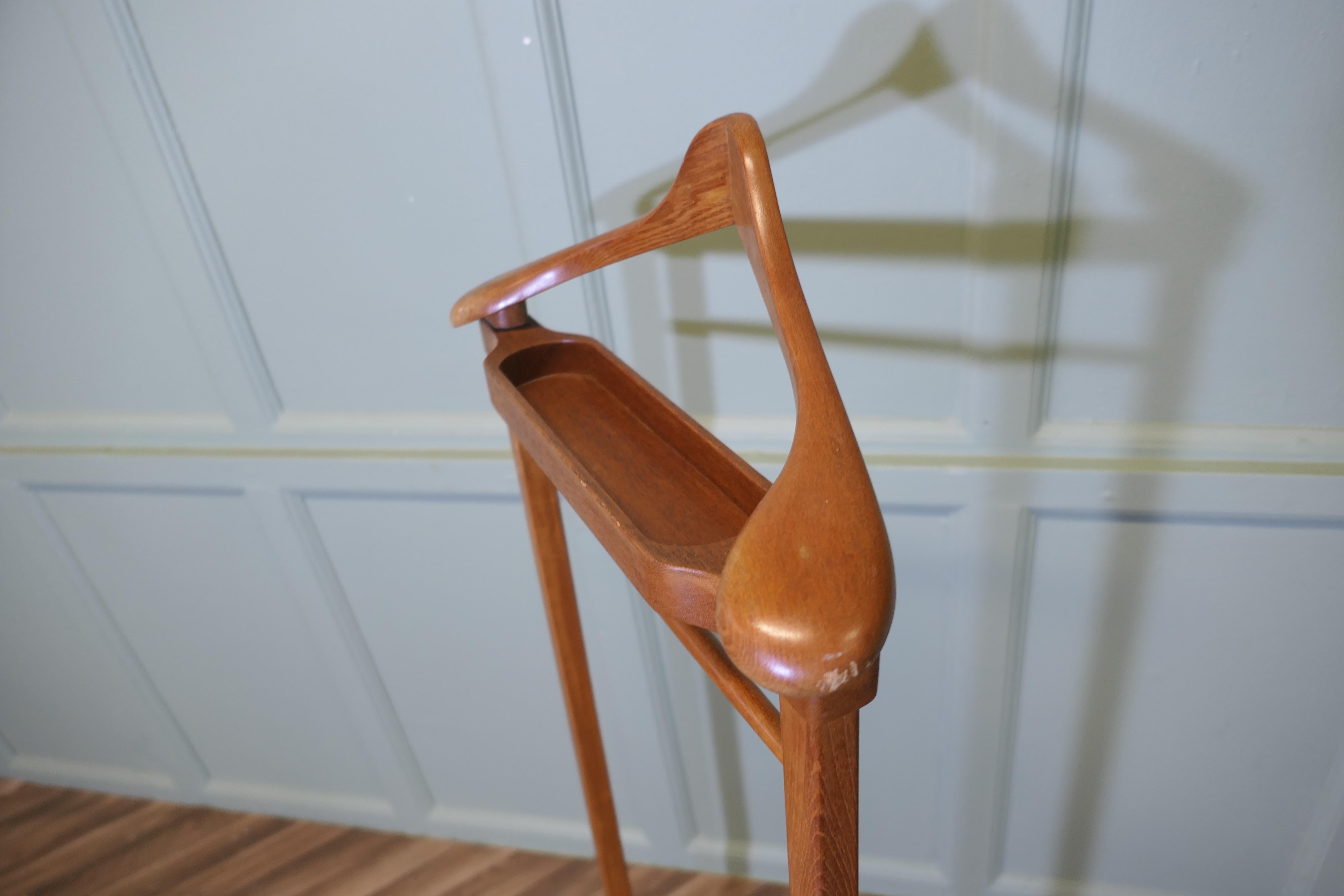 Gentleman’s Floor Standing Valet or Suit Hanger    A very useful piece en venta 2