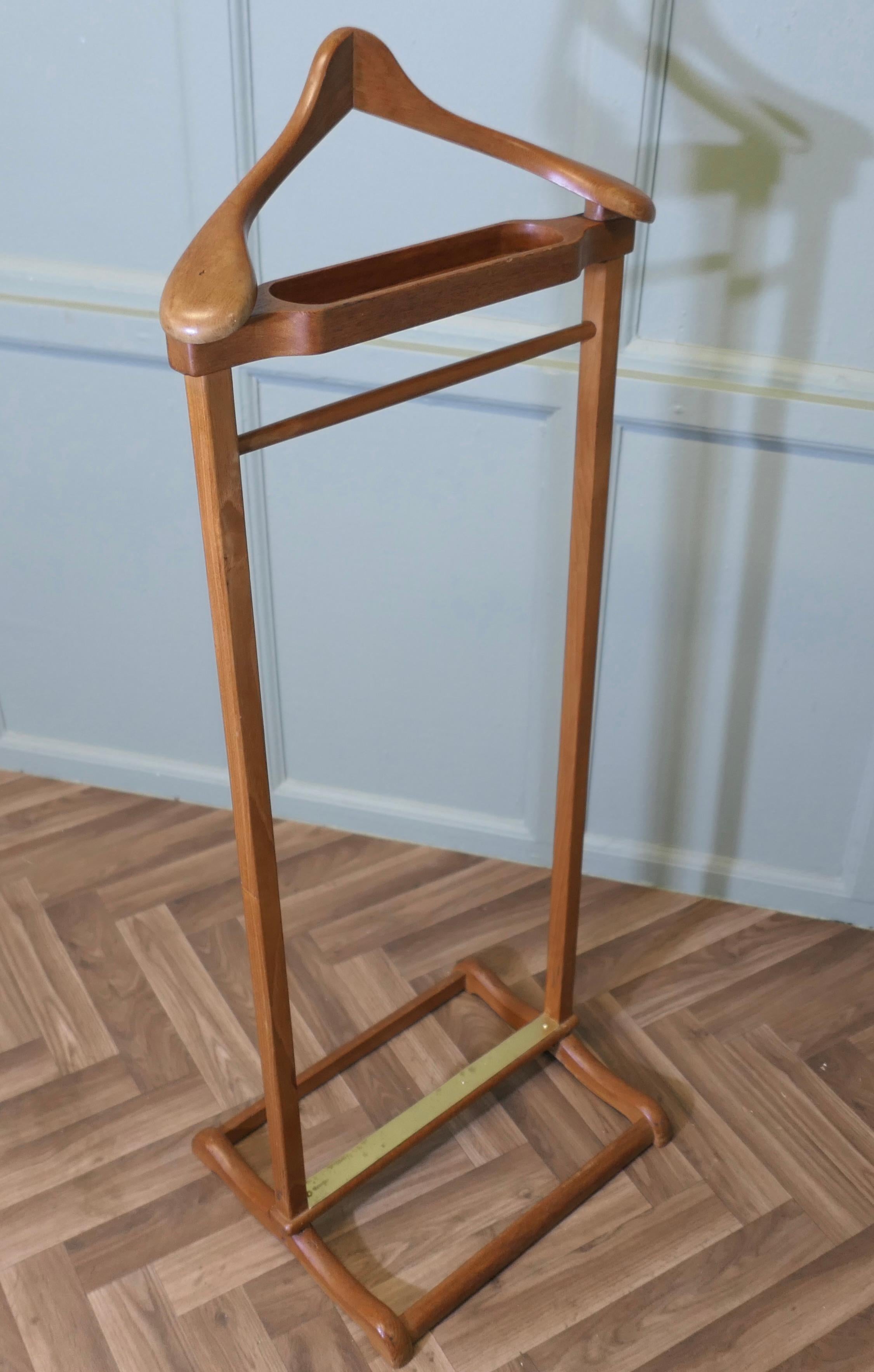 Gentleman’s Floor Standing Valet or Suit Hanger    A very useful piece en venta 3
