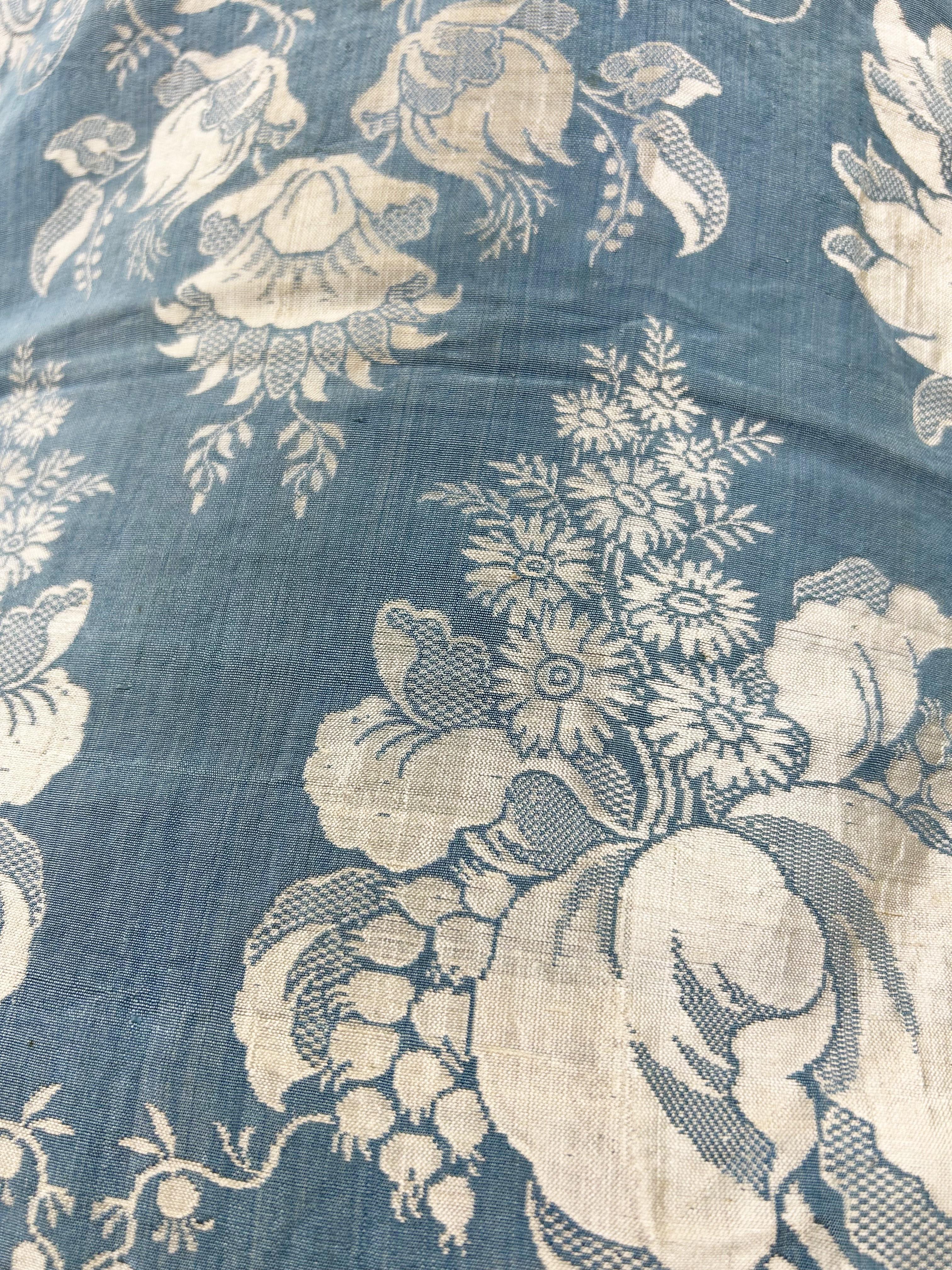 Gentleman's jacket in silk lampas - Holland Circa 1730-1740 For Sale 6