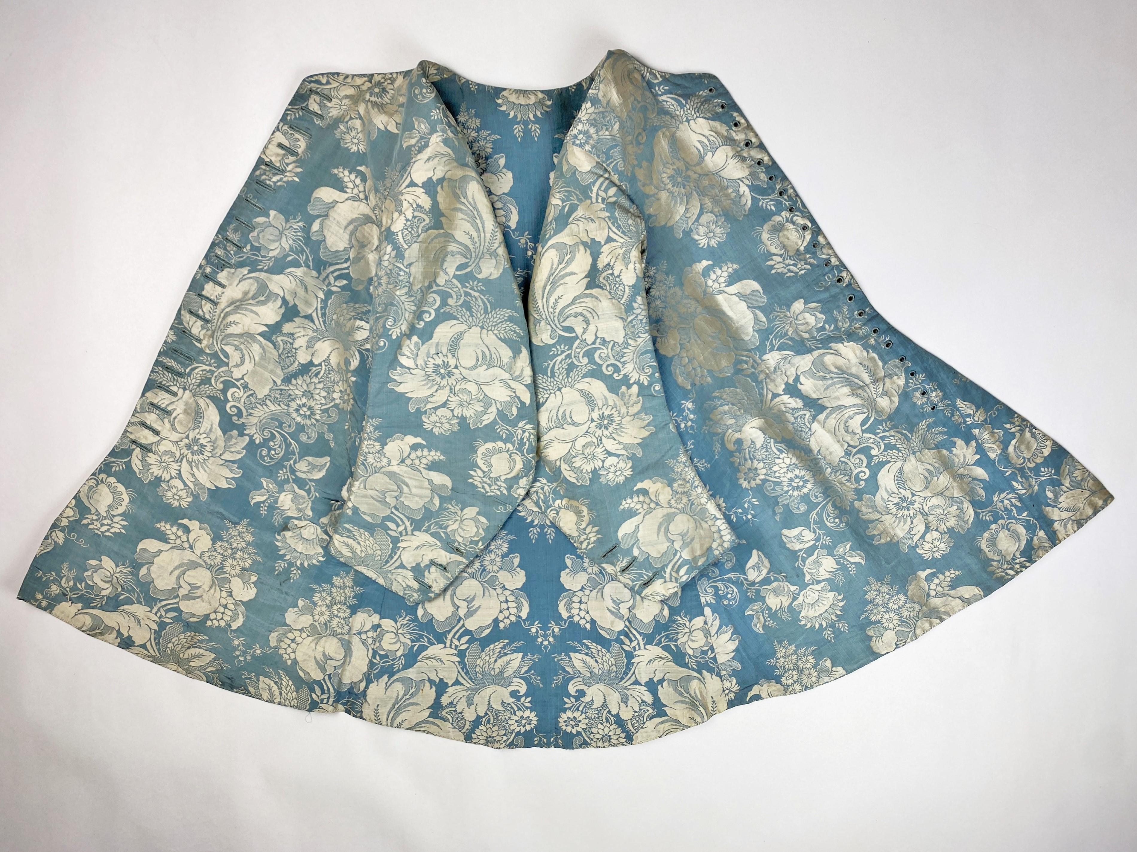 Gentleman's jacket in silk lampas - Holland Circa 1730-1740 For Sale 8