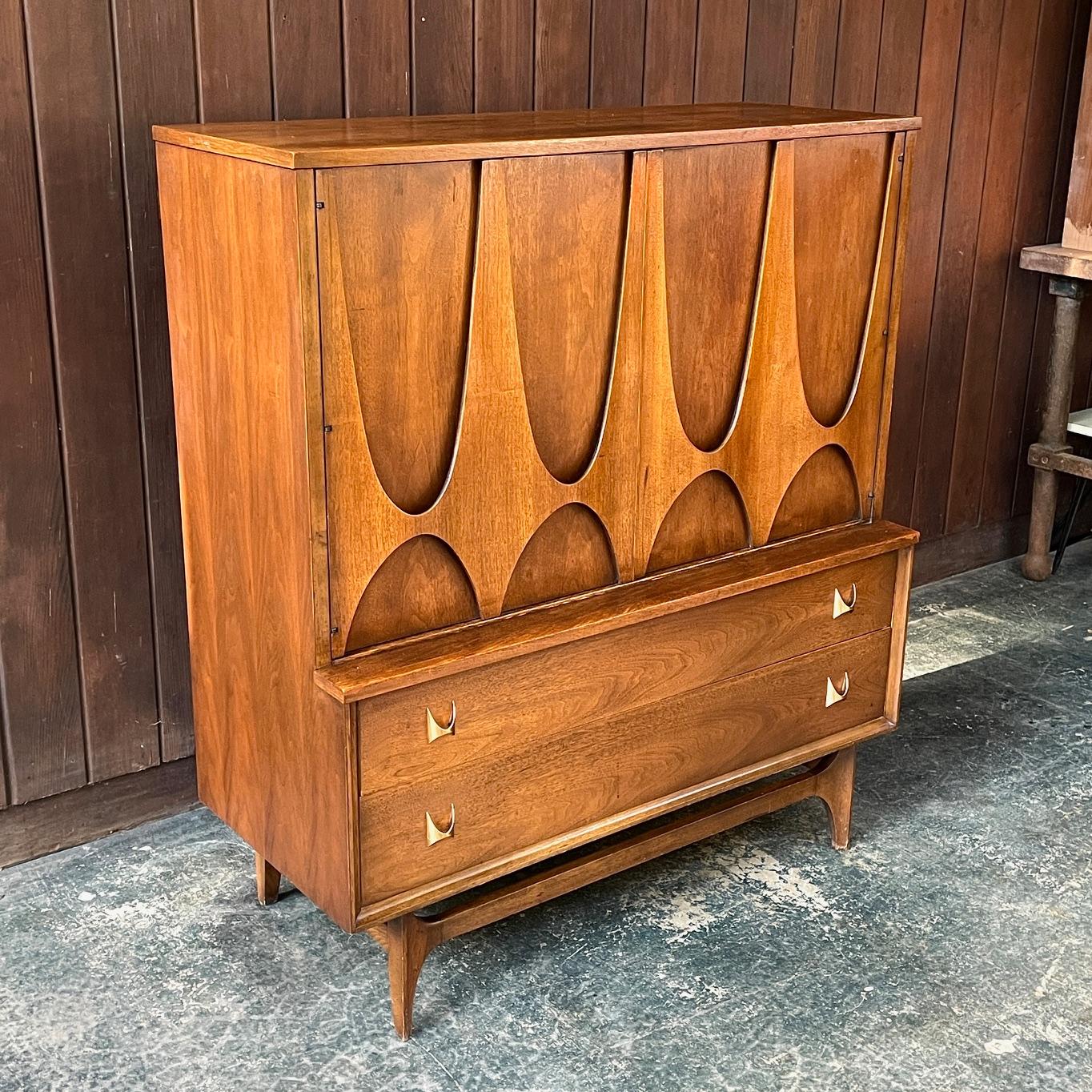 Very collectable American made cabinet design by Broyhill from the Brasilia series. In fair vintage condition, it is in the original finish and never sanded and unrestored.

W 44 x D 19 x H 49.75 in