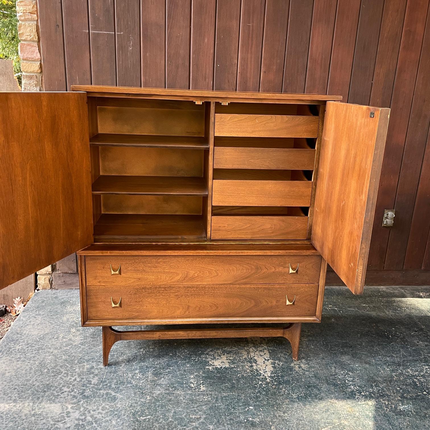 Gentlemen Bachelor Cabinet Broyhill Brasilia Dresser 1960s Mid-Century Armoire In Distressed Condition In Hyattsville, MD