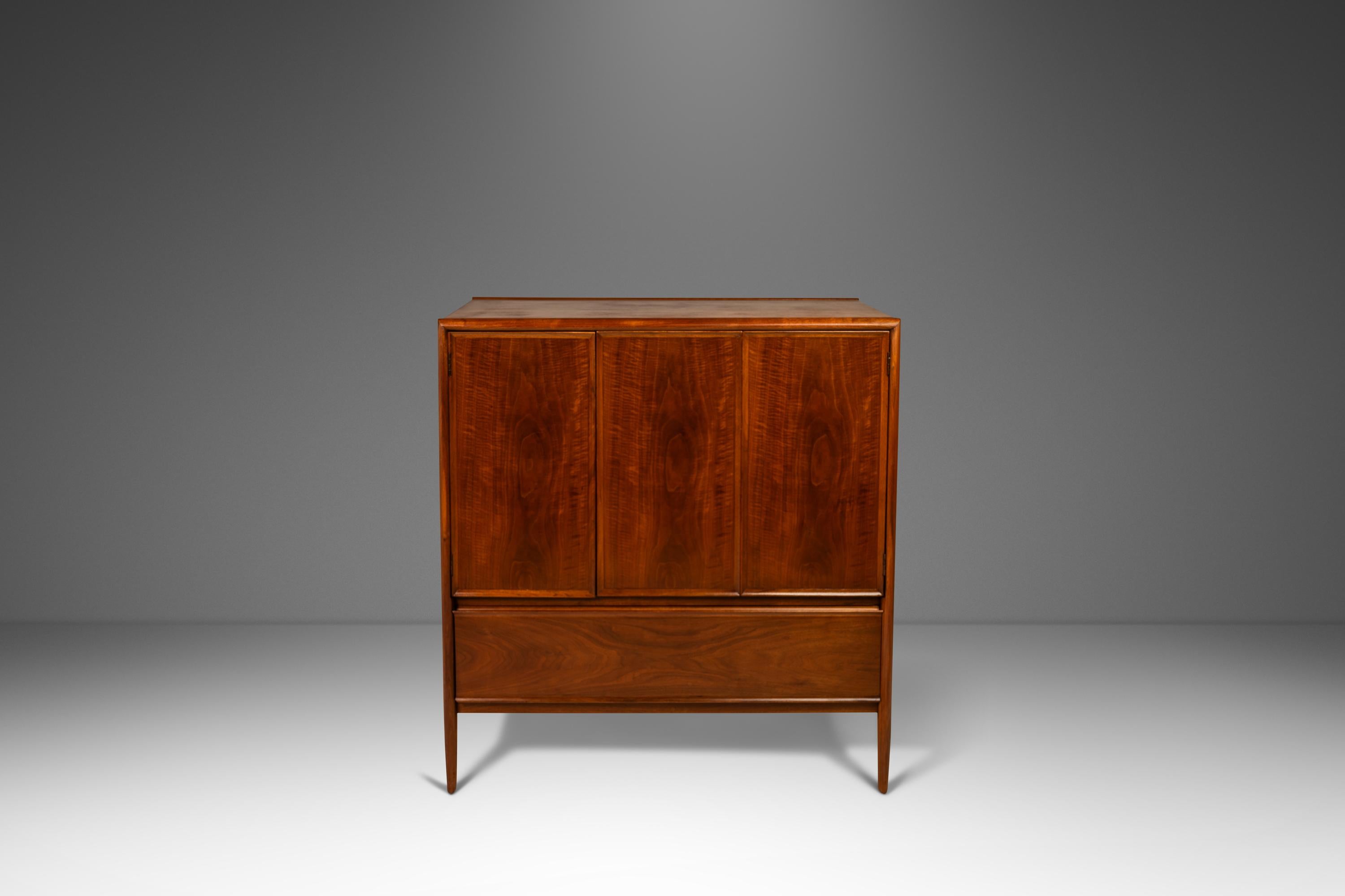 Mid-Century Modern Gentlemen's Dresser by Barney Flagg for Drexel, Parallel Line, USA, 1960s For Sale