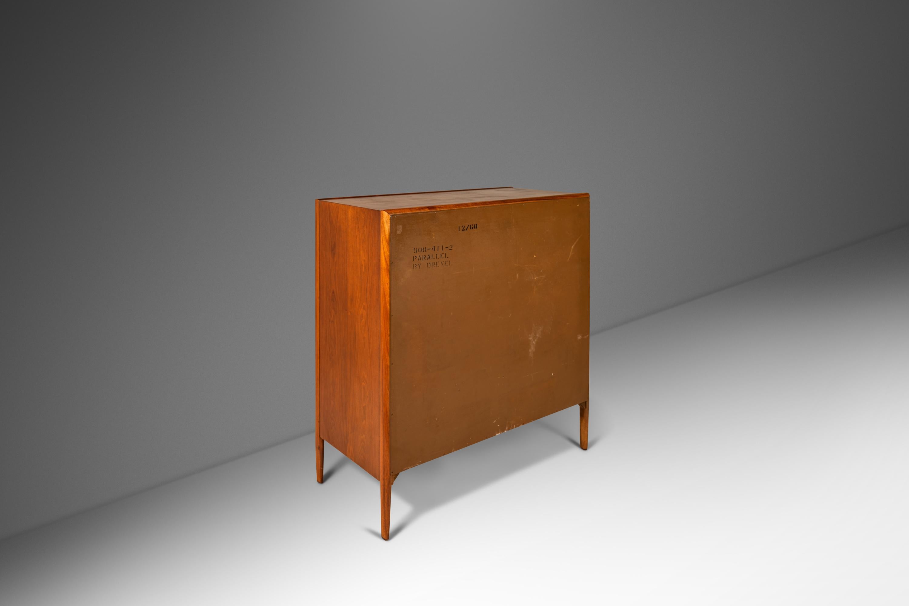 Gentlemen's Dresser by Barney Flagg for Drexel, Parallel Line, USA, 1960s In Good Condition For Sale In Deland, FL