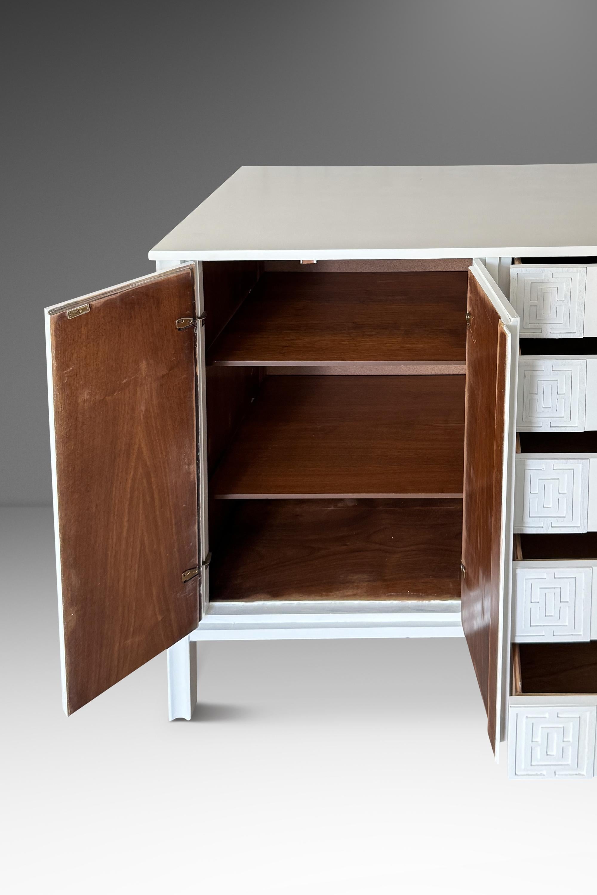 Gentlemen's Dresser / Chest of Drawers in Walnut by Dixie, USA, c. 1960s For Sale 8