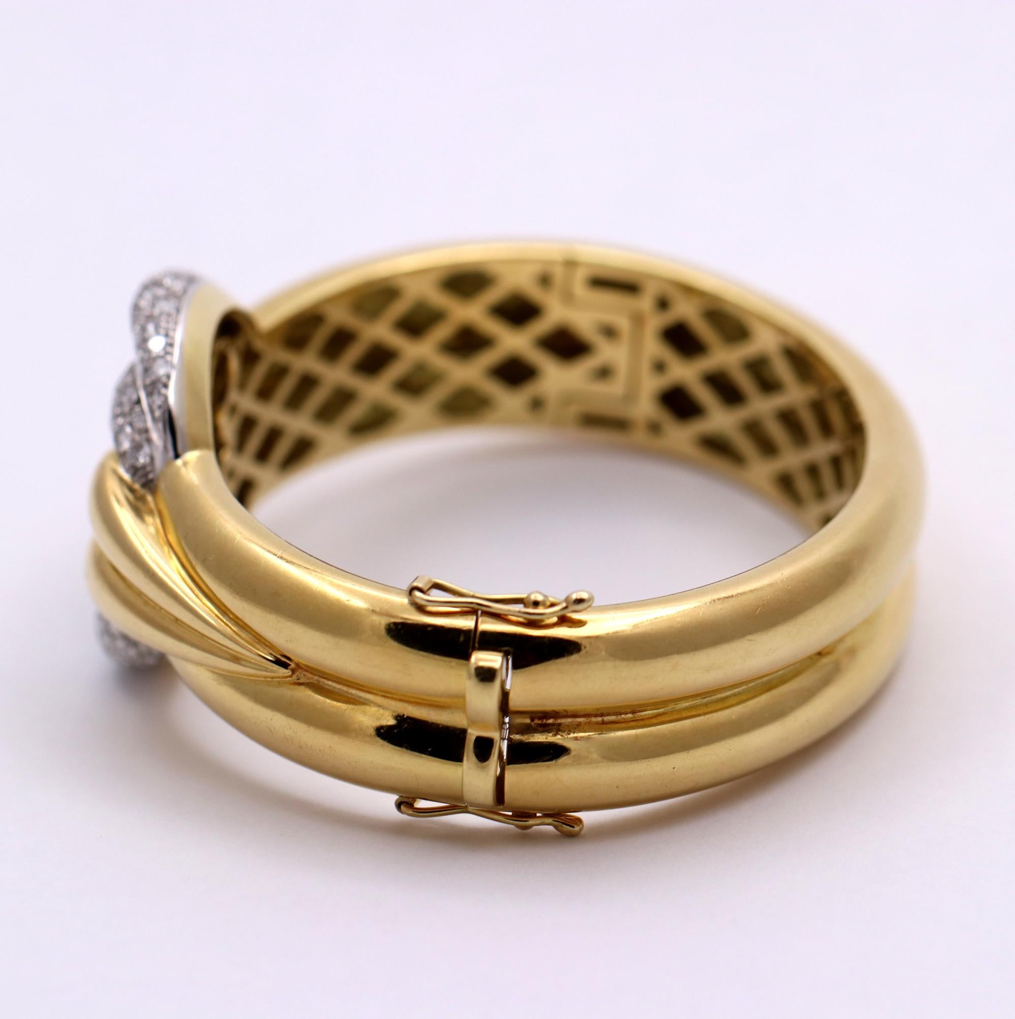 Gently Curving Yellow Gold Bracelet with Diamond Pave' Center In Good Condition In Palm Beach, FL
