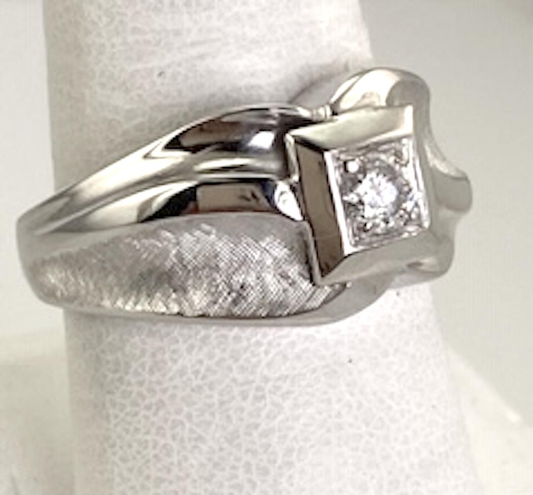 Contemporary Gent's 14 Karat White Gold Diamond Solitaire Ring .25 Carat 6.9 Grams For Sale