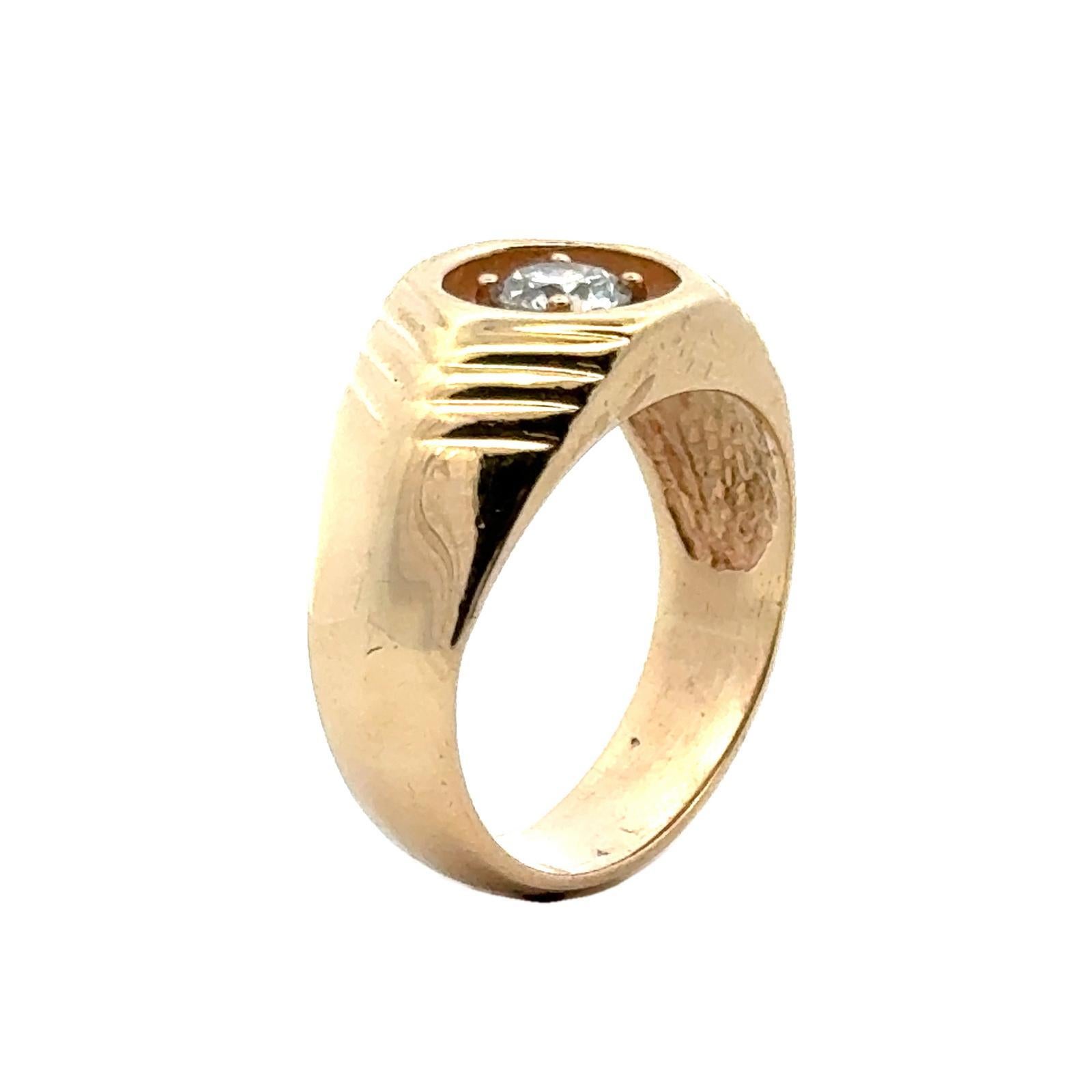 Gents Diamond 14 Karat Yellow Gold Solitaire Ring In Excellent Condition In Boca Raton, FL