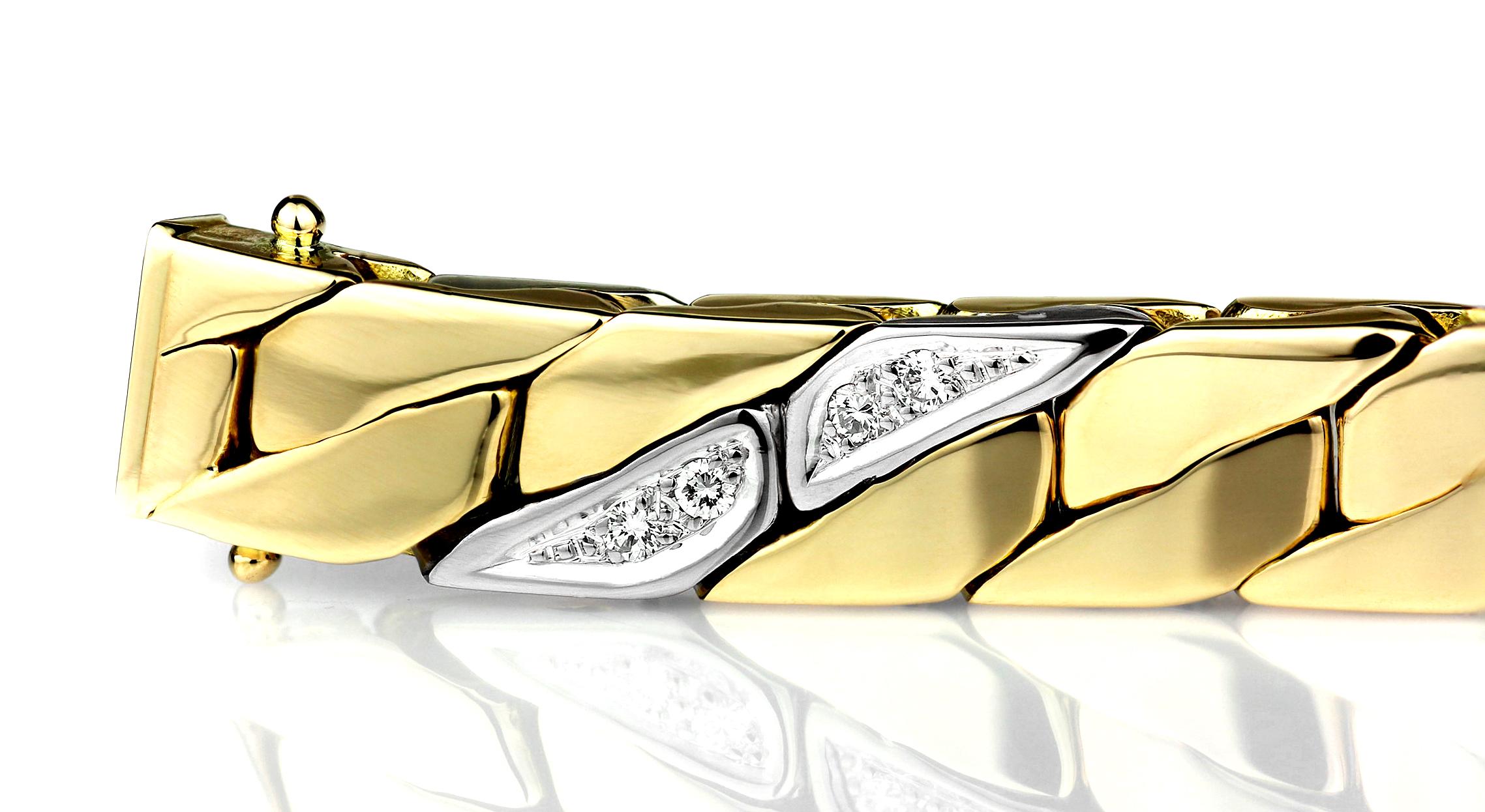 Gents Diamond Curb Bracelet in Bimetal 18 Carat White & Yellow Solid Gold In Excellent Condition For Sale In London, GB