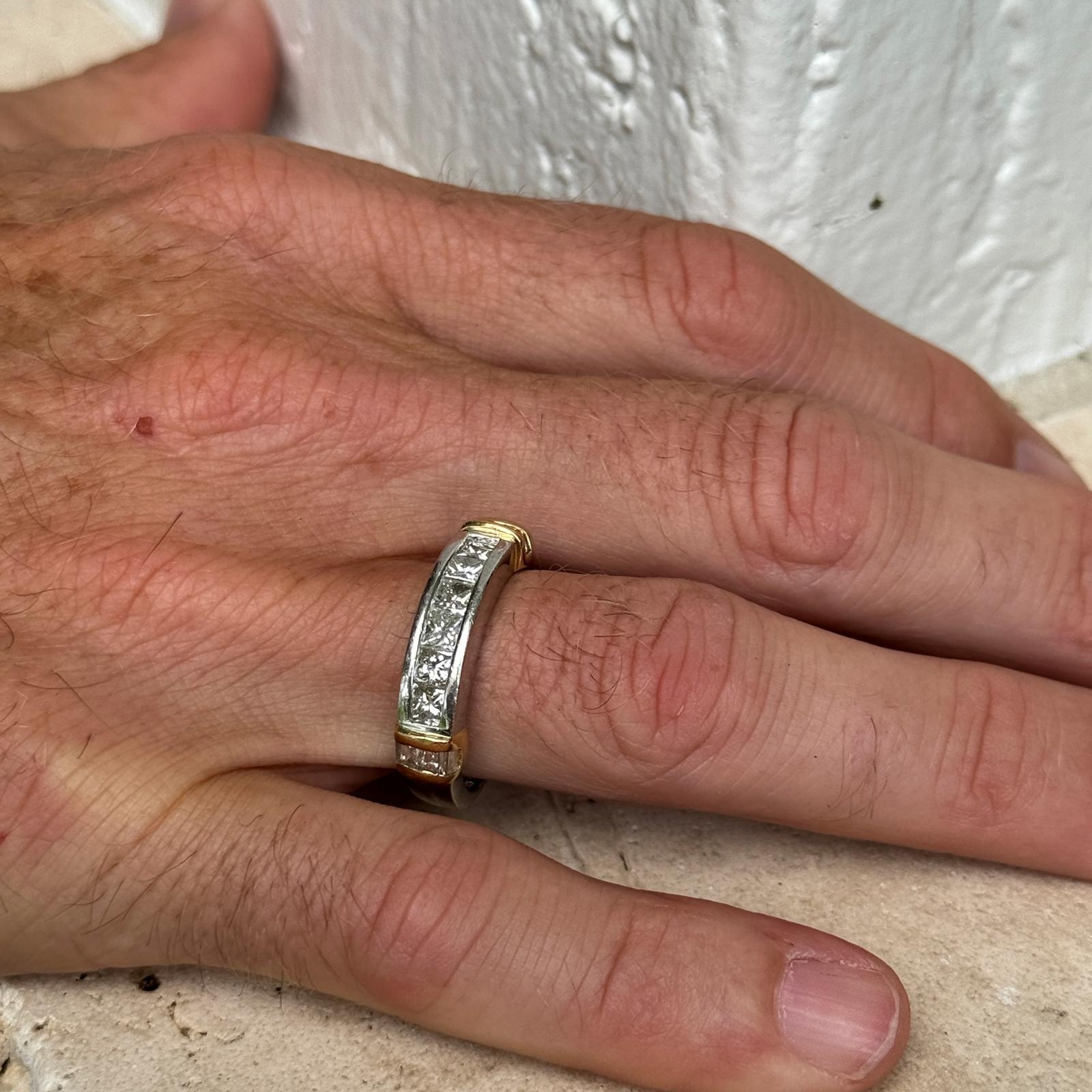 Moderne Anneau d'anniversaire en or jaune 18 carats, platine et diamant pour homme en vente