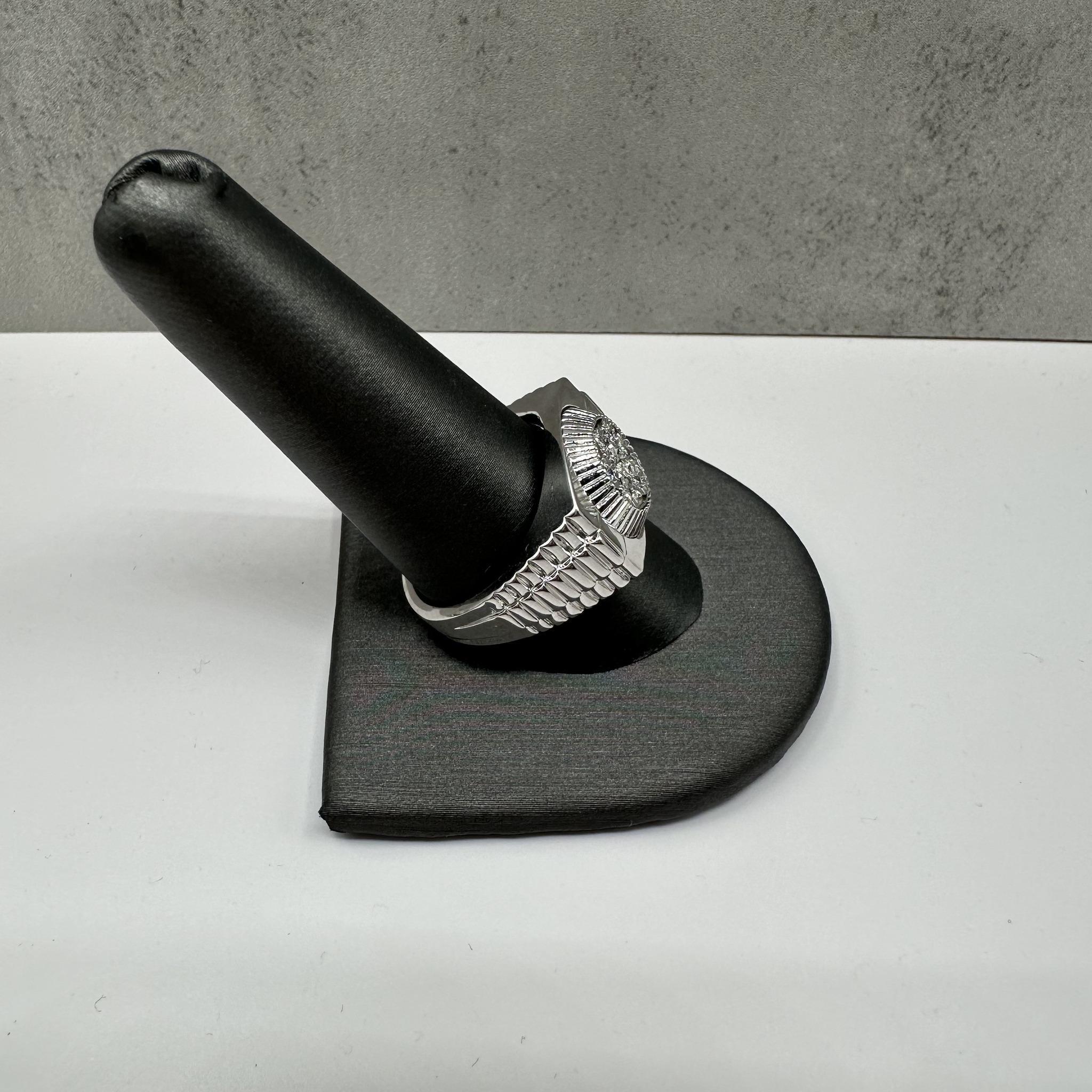 Taille ronde Bague pour homme en argent - 0.10ctw, Taille 10.5, Nouveau en vente