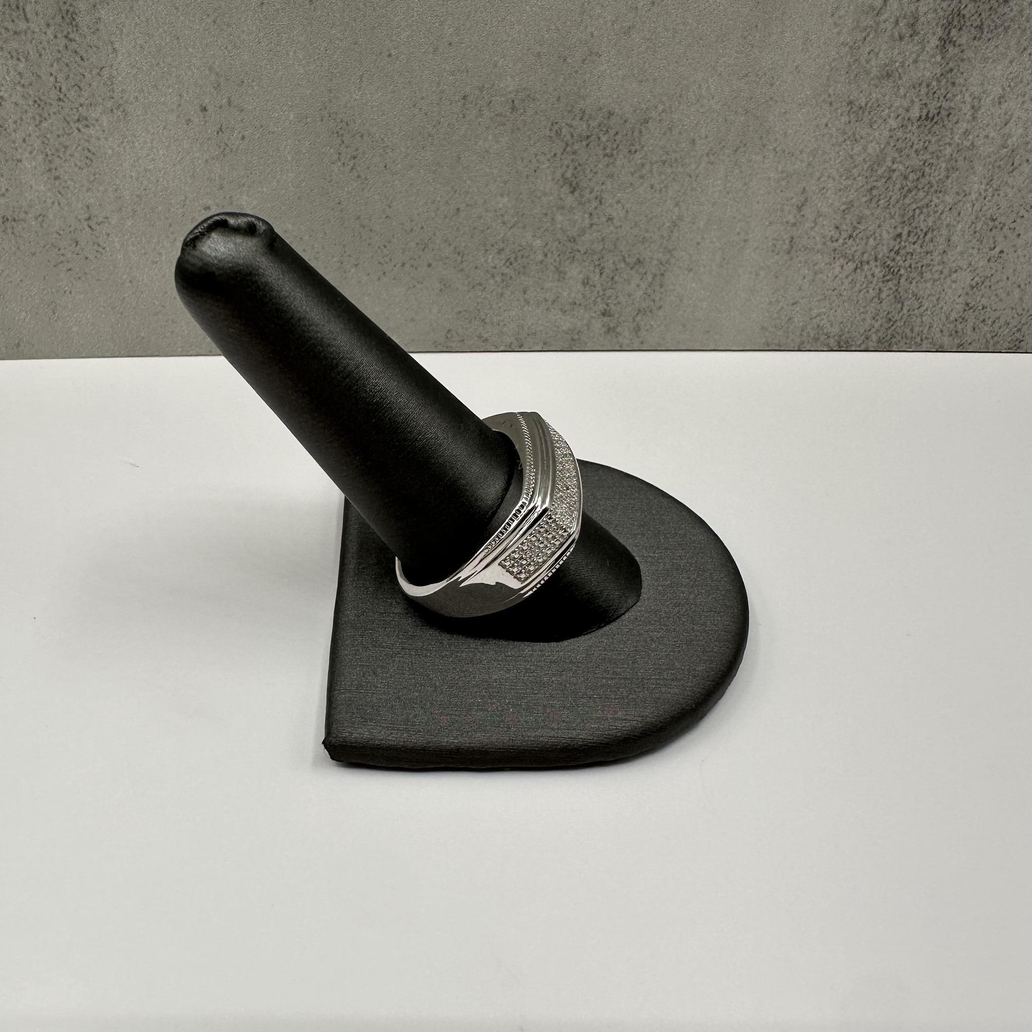 Moderne Bague pour homme en argent - 0.10ctw, Taille 10.5, Nouveau en vente