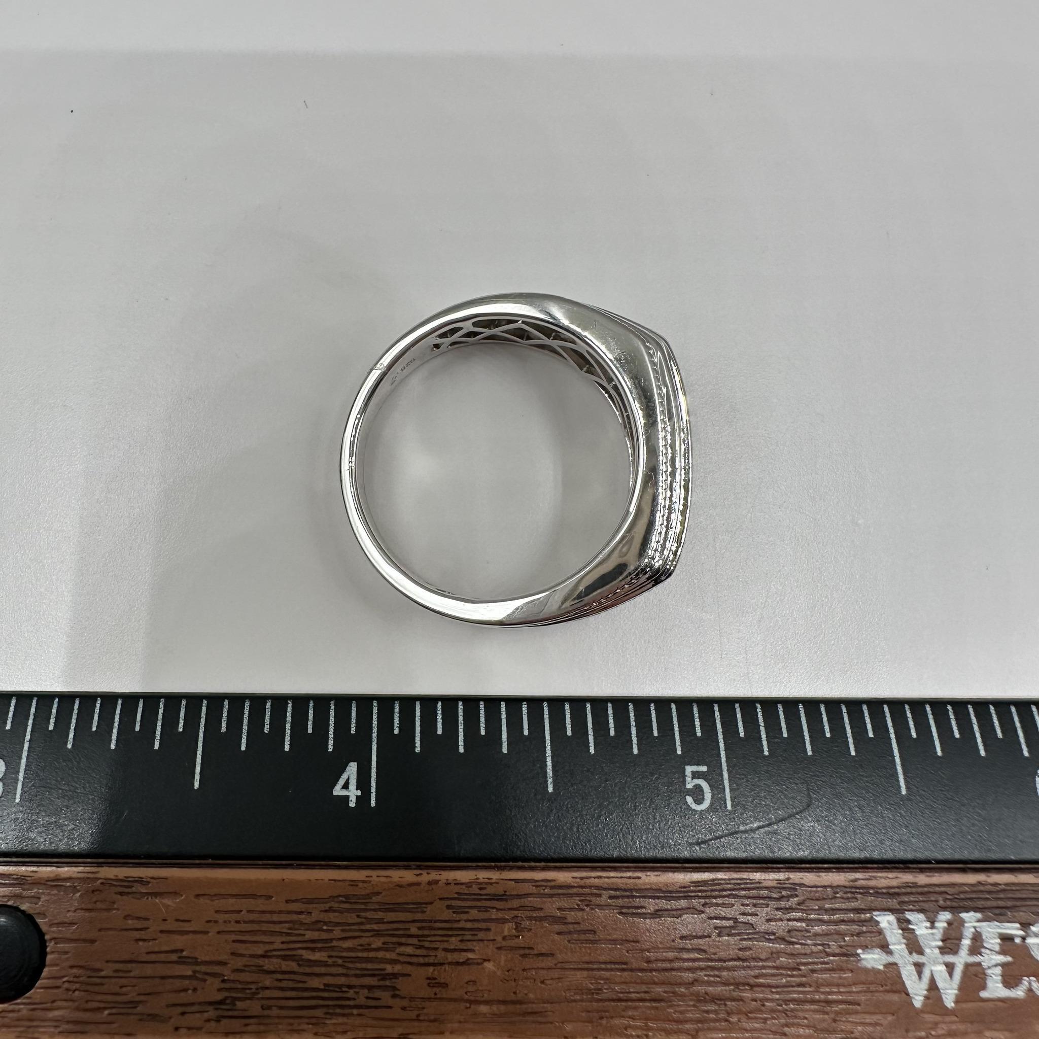 Bague pour homme en argent - 0.10ctw, Taille 10.5, Nouveau Neuf - En vente à West Hempstead, NY