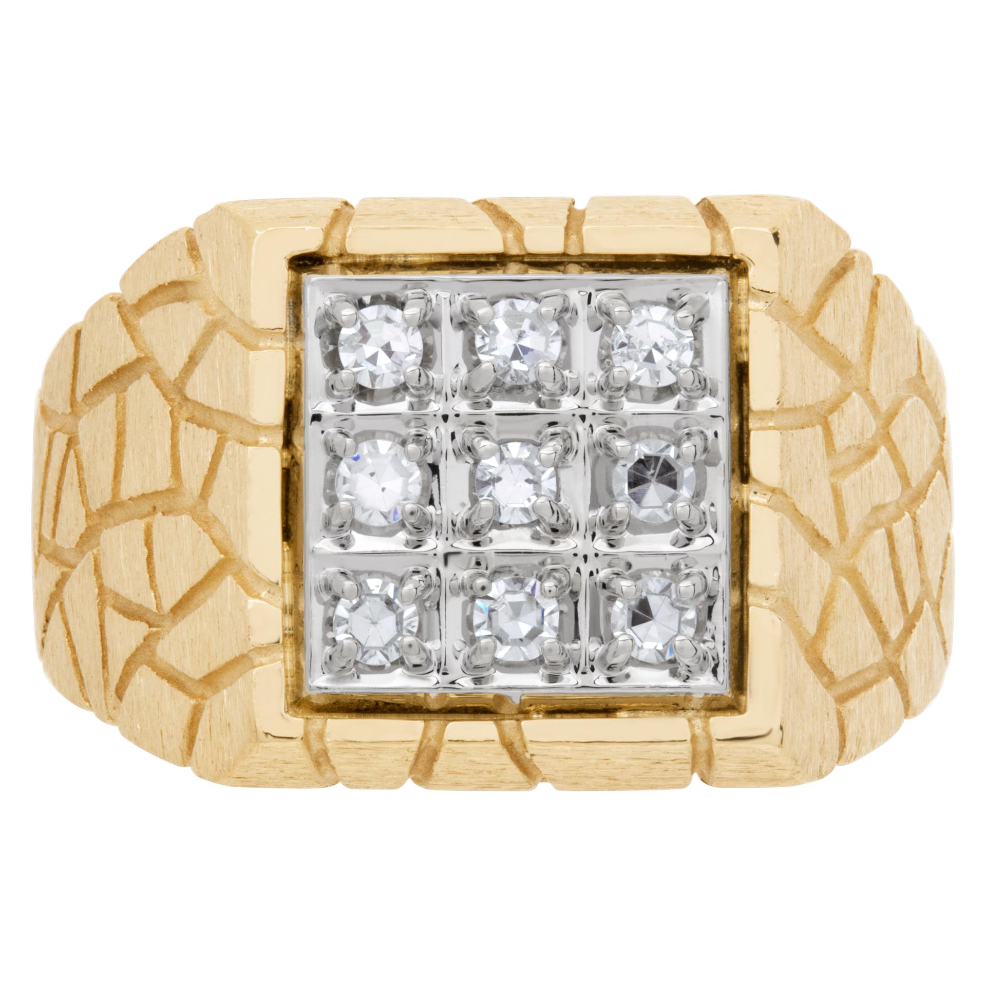 Anillo de caballero en 14k con diamante superior de aproximadamente 0,50 quilates en diamantes blancos limpios. Talla 10. Anchura en la cabeza 13,6 mm x 13,4 mm, anchura en la caña: 3,2 mm: 3,2 mm.Este anillo de diamantes es actualmente de la talla