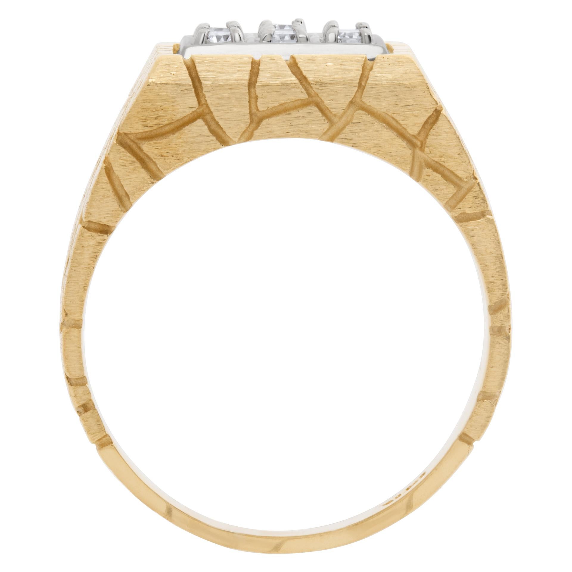 De los hombres Anillo de diamantes para caballero engastado en oro amarillo de 14k. 0,50 quilates en diamantes.
