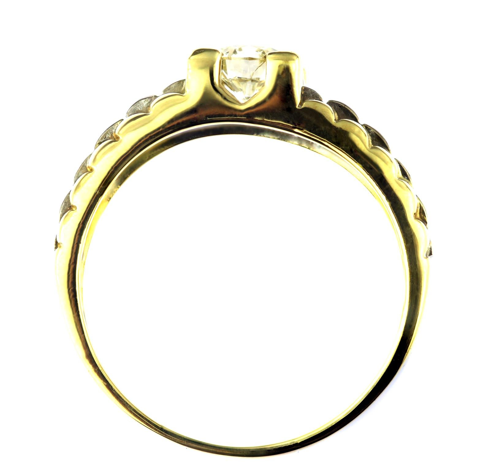 Modern Gents Diamond Single Stone Ring in Bimetal 18 Carat Gold For Sale