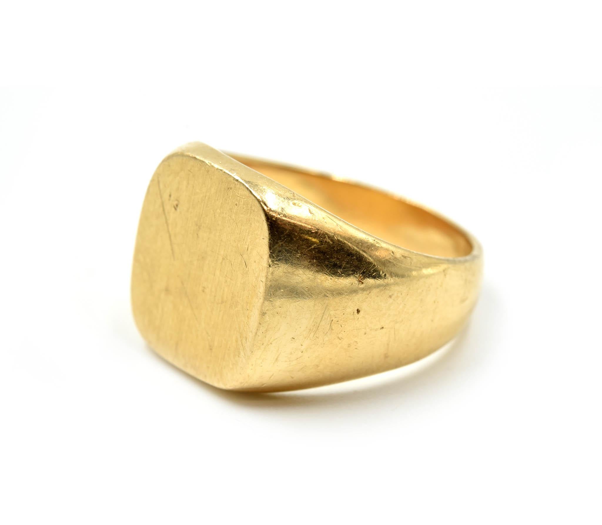 Contemporary Gents Engravable Signet Ring 14 Karat Yellow Gold