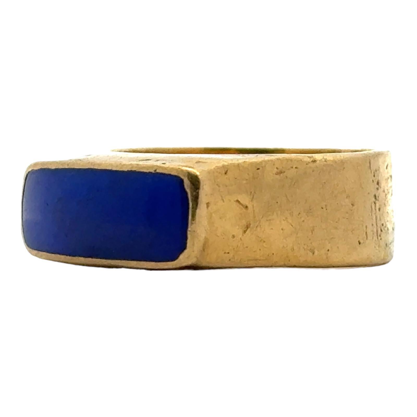 Gents Lapis Lazuli 22 Karat Yellow Gold Artisan Men's Ring For Sale 1