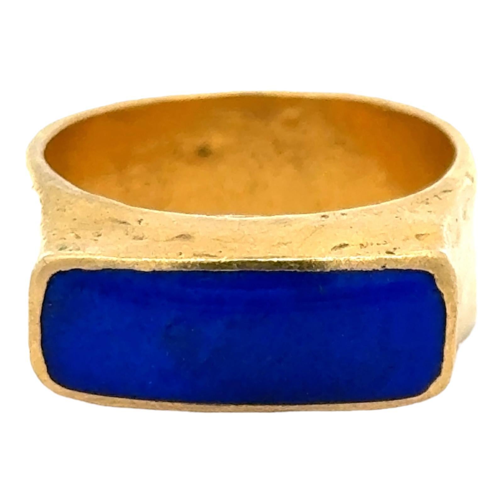 Gents Lapis Lazuli 22 Karat Yellow Gold Artisan Men's Ring For Sale 2