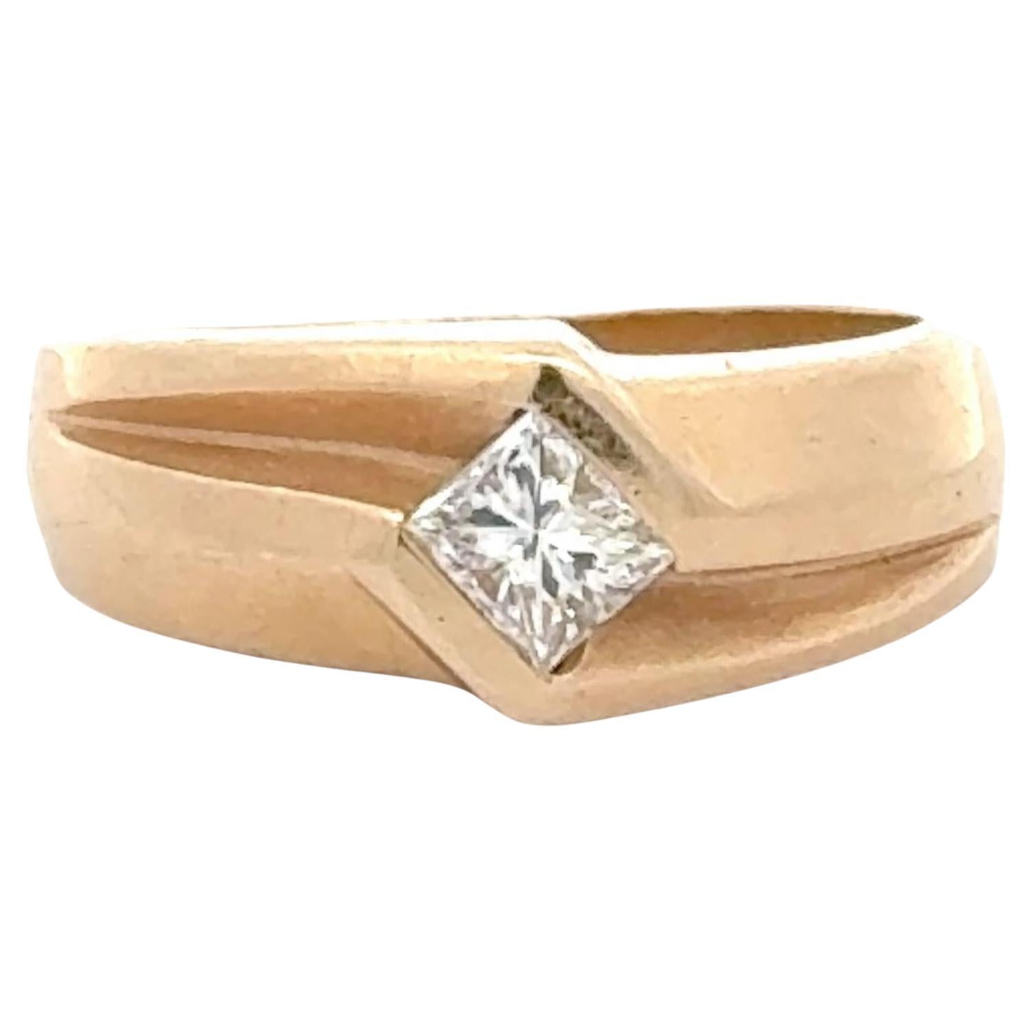 Gent's Princess Cut Diamond 14 Karat Yellow Gold Solitaire Contemporary Ring For Sale