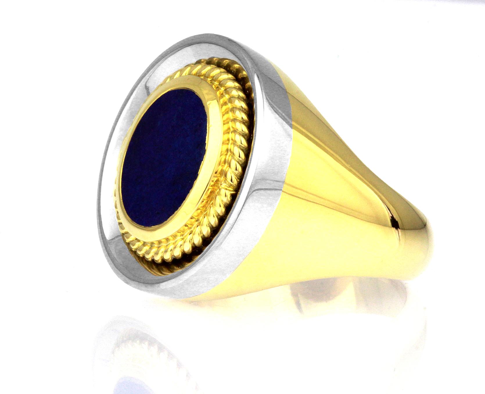 Vintage, Gents Signet Ring, Blue Lapis Lazuli in Bimetal 18K White & Yellow Gold In Excellent Condition For Sale In London, GB