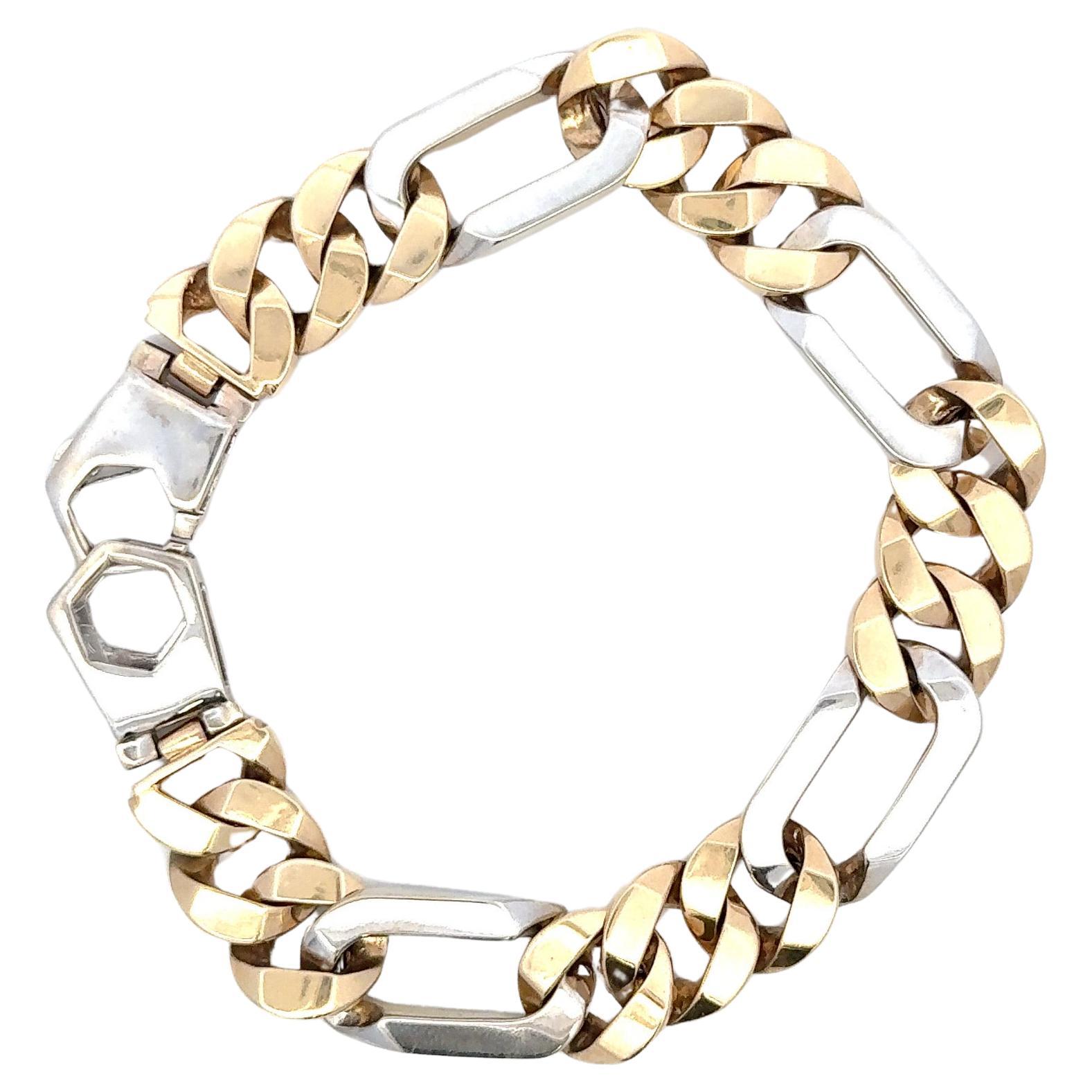 Kubanisches Gliederarmband aus 14 Karat Weiß- und Gelbgold mit einem Gewicht von 67,5 Gramm.
Mehr Armbänder für Herren auf Lager.
