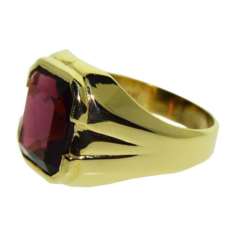 Vintage 10Kt Solid Yellow Gold Art Deco Ring set with a Synthetic Dark Red Garnet. Size 9.5 This ring is New Old Stock, Unworn. A classic Men's ring of the period. Circa 1940's. Size can be changed.
During WW2, 10Kt Gold was a popular metal for