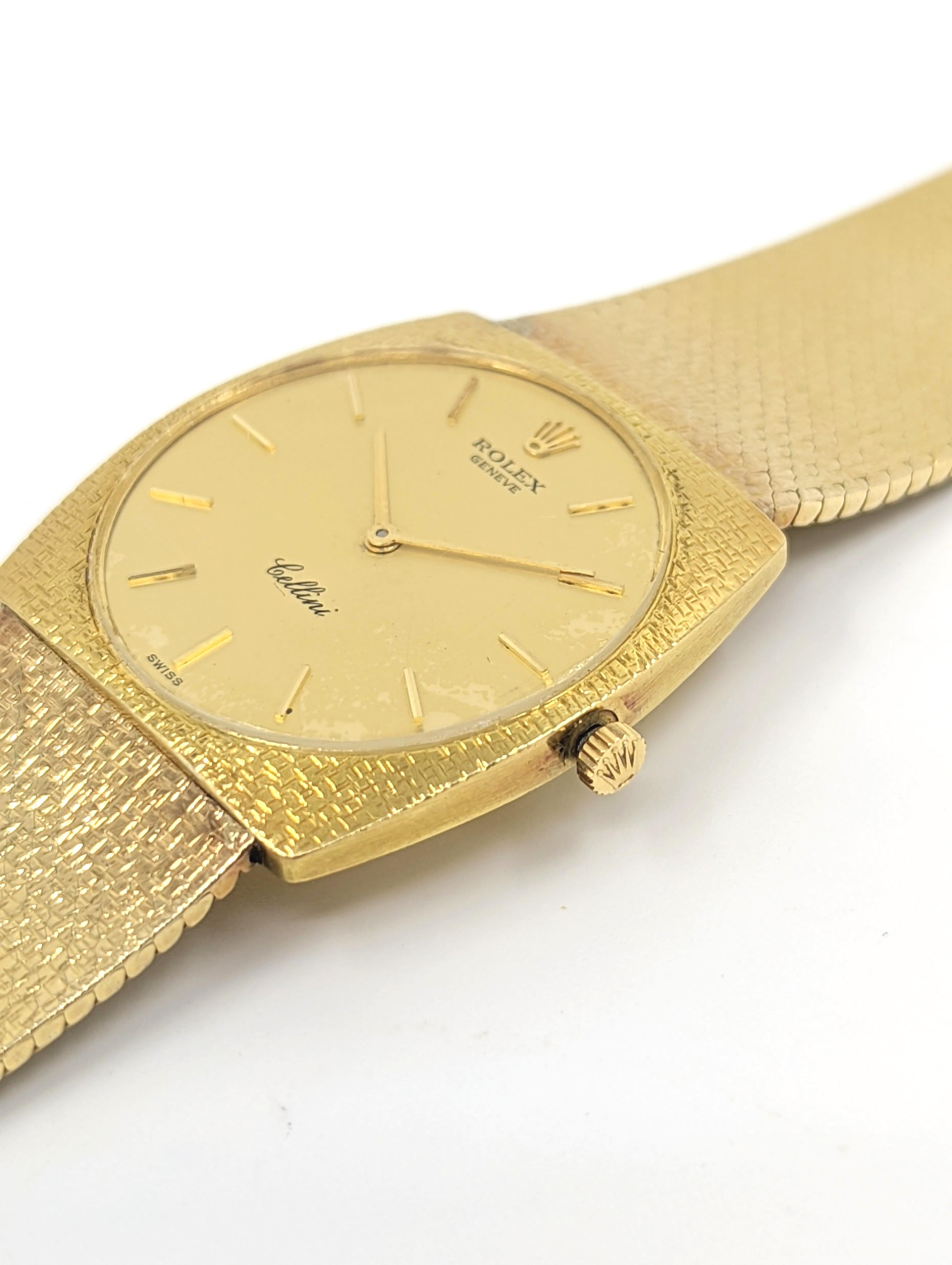 A rare and elegant vintage Gent’s Rolex Cellini wristwatch in solid 18k yellow gold with an attached solid 18k yellow gold mesh bracelet. The dial is gold, set with 18k yellow gold baton markers. The Swiss made Rolex movement is manual winding