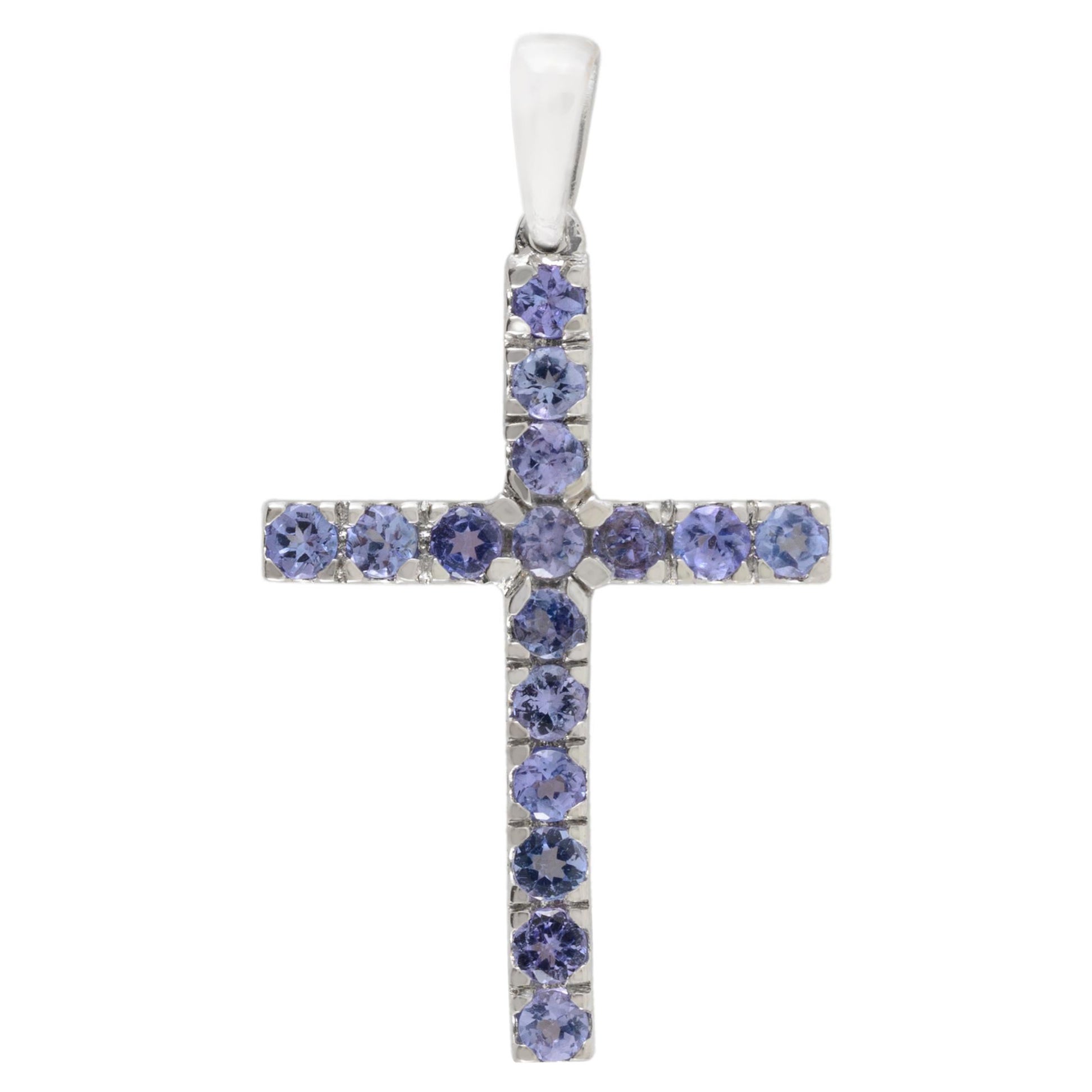 Pendentif croix en or blanc massif 18 carats avec tanzanite ronde de 0,41 carat en vente