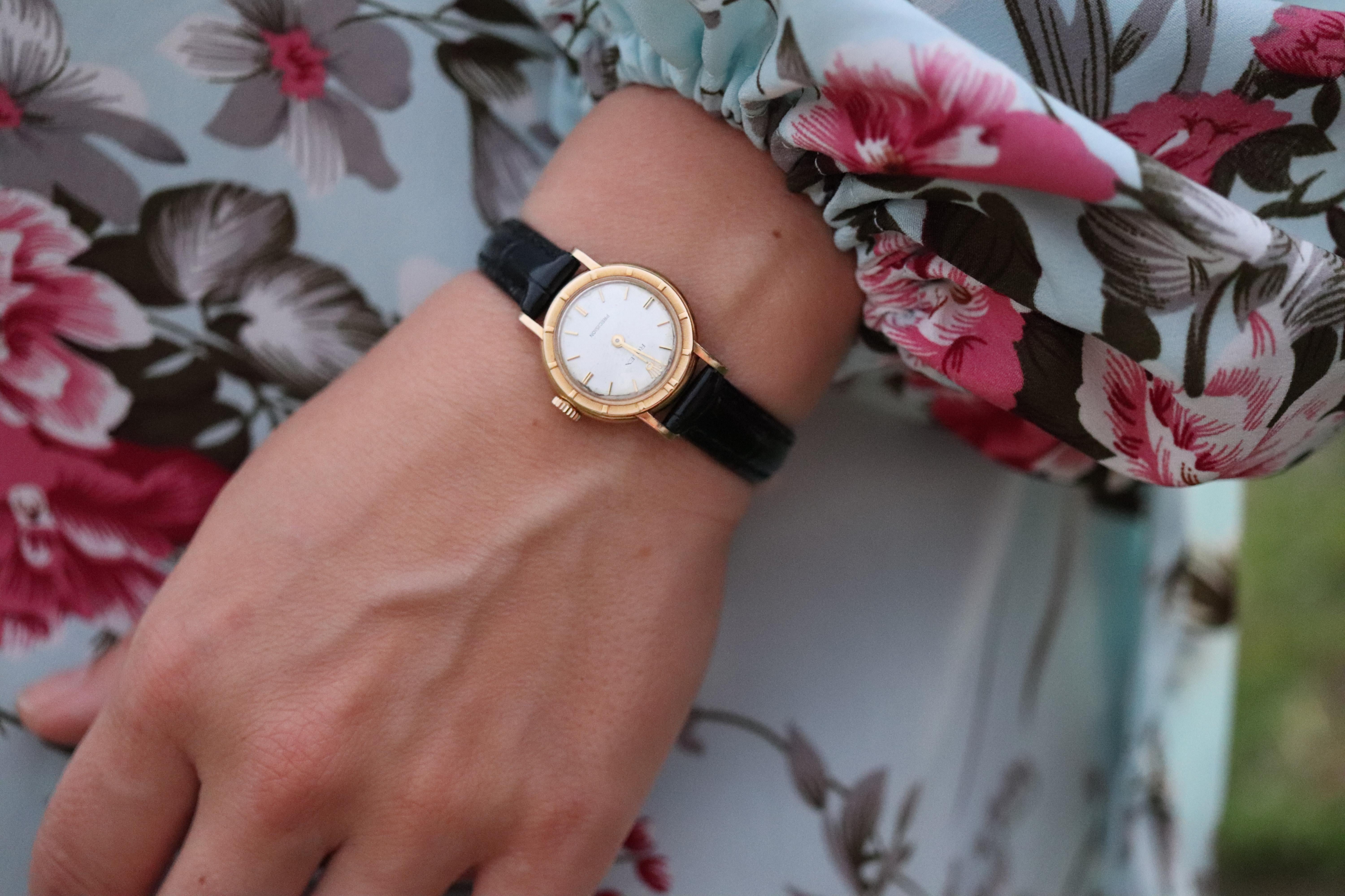18k Yellow Gold Rolex Precision Ladies mechanical Movement Wristwatch. Circa 1960s

Dainty 23mm Case.

Rolex 1400 Movement Ref. 2608.

Beautiful Watch. Manual Windup mechanism. 

Case is 18k 750 Yellow gold
Brand new 10mm Black Leather band.
23mm