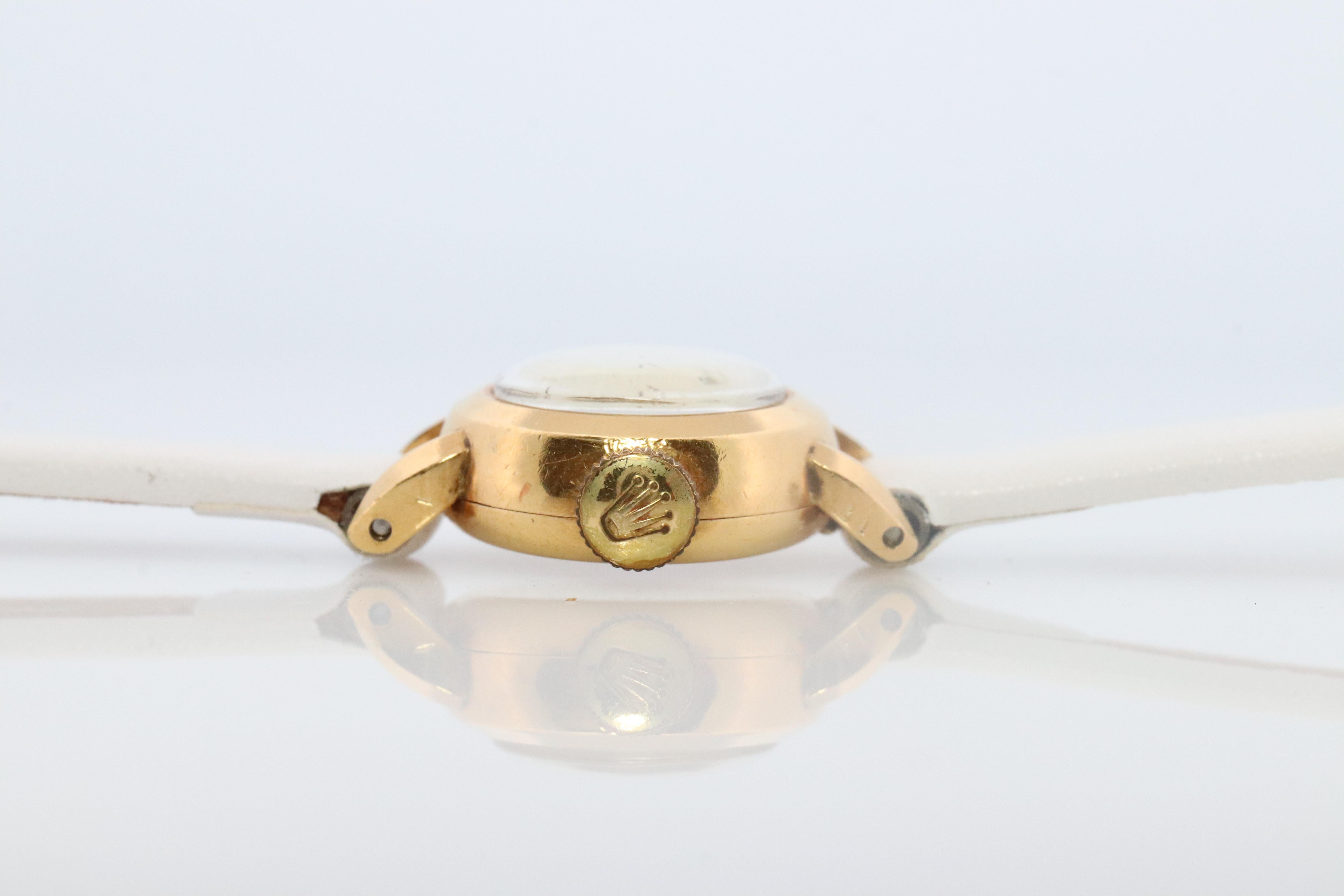 Genuine 18k Rolex Precision Watch. 18k YG Damen 9127 Dainty 1940er Jahre Damen Rolex im Angebot 1