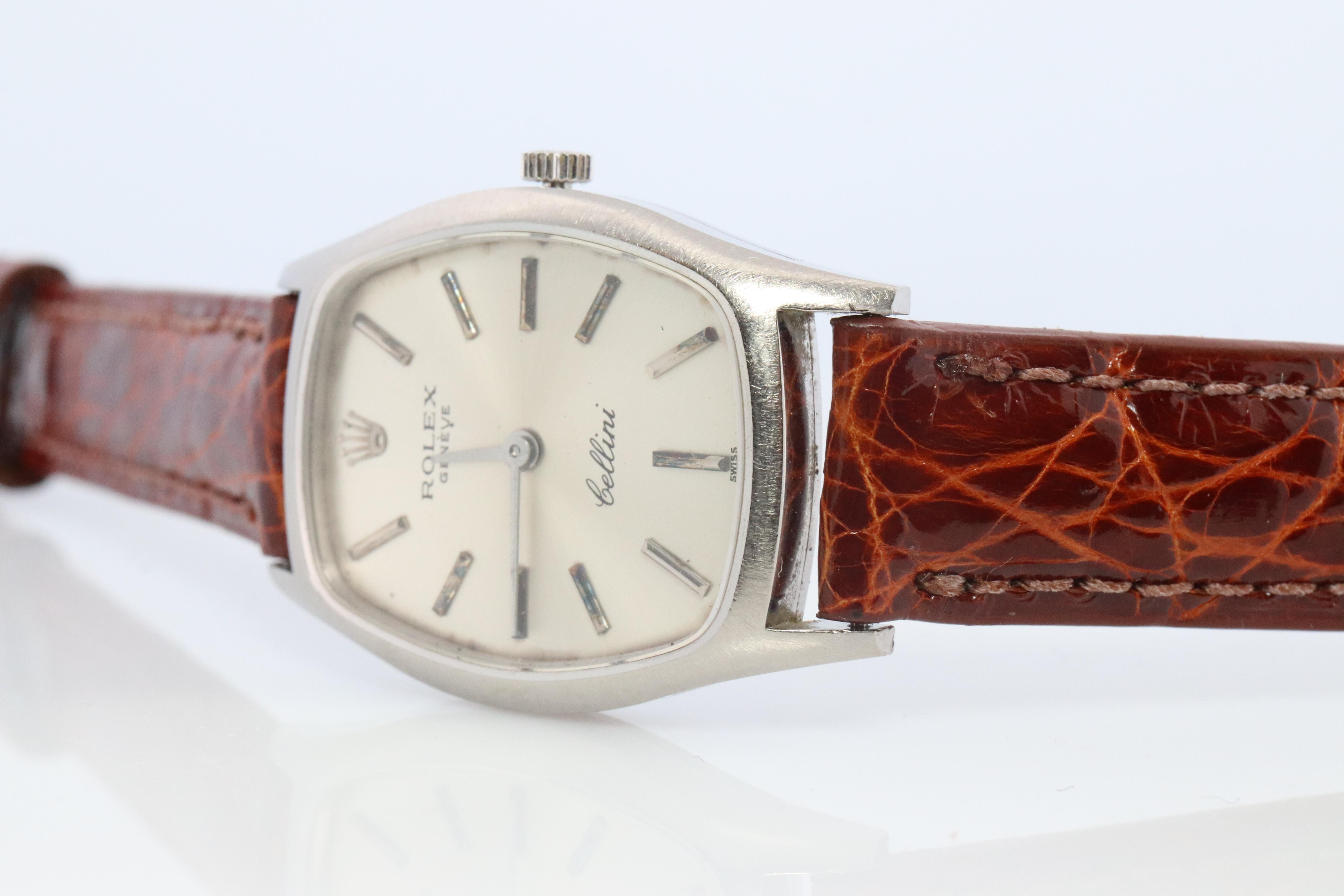 Genuine 18k Rolex Watch. 18k WG Ladies Rolex CELLINI 3803 Barrel WristWatch In condizioni buone in vendita a Port Charlotte, FL