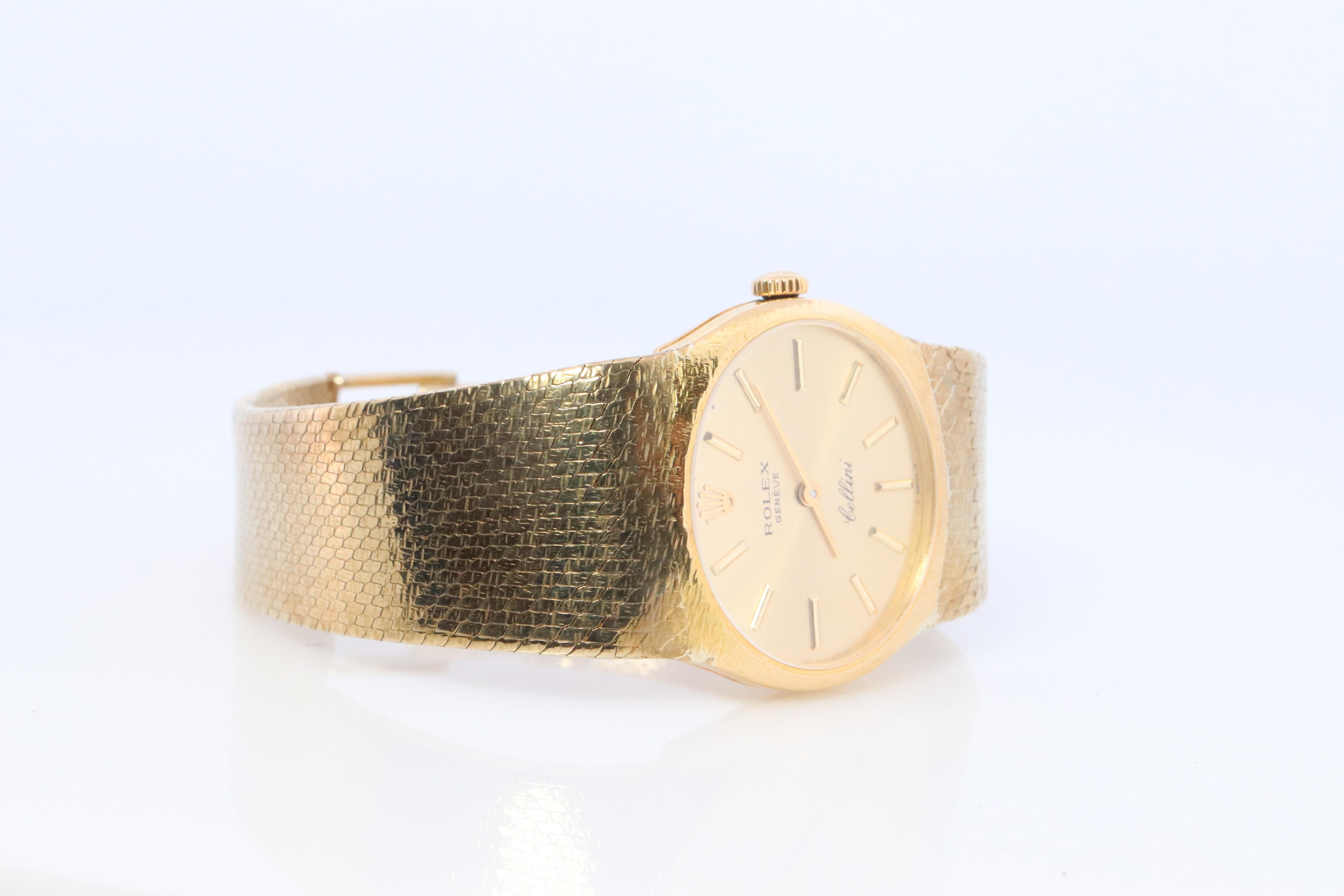 18k Rolex Cellini Damenuhr mit Milanaisearmband (vergoldet).

1600 Kaliber Rolex Uhrwerk Ref. 3802.

Fall ist 18k Gelbgold. Armband ist GELB GOLD PLATED!

Schöne Uhr. Manueller Aufzugsmechanismus. 


6,5 Zoll Handgelenk (einstellbar)
26mm ovales