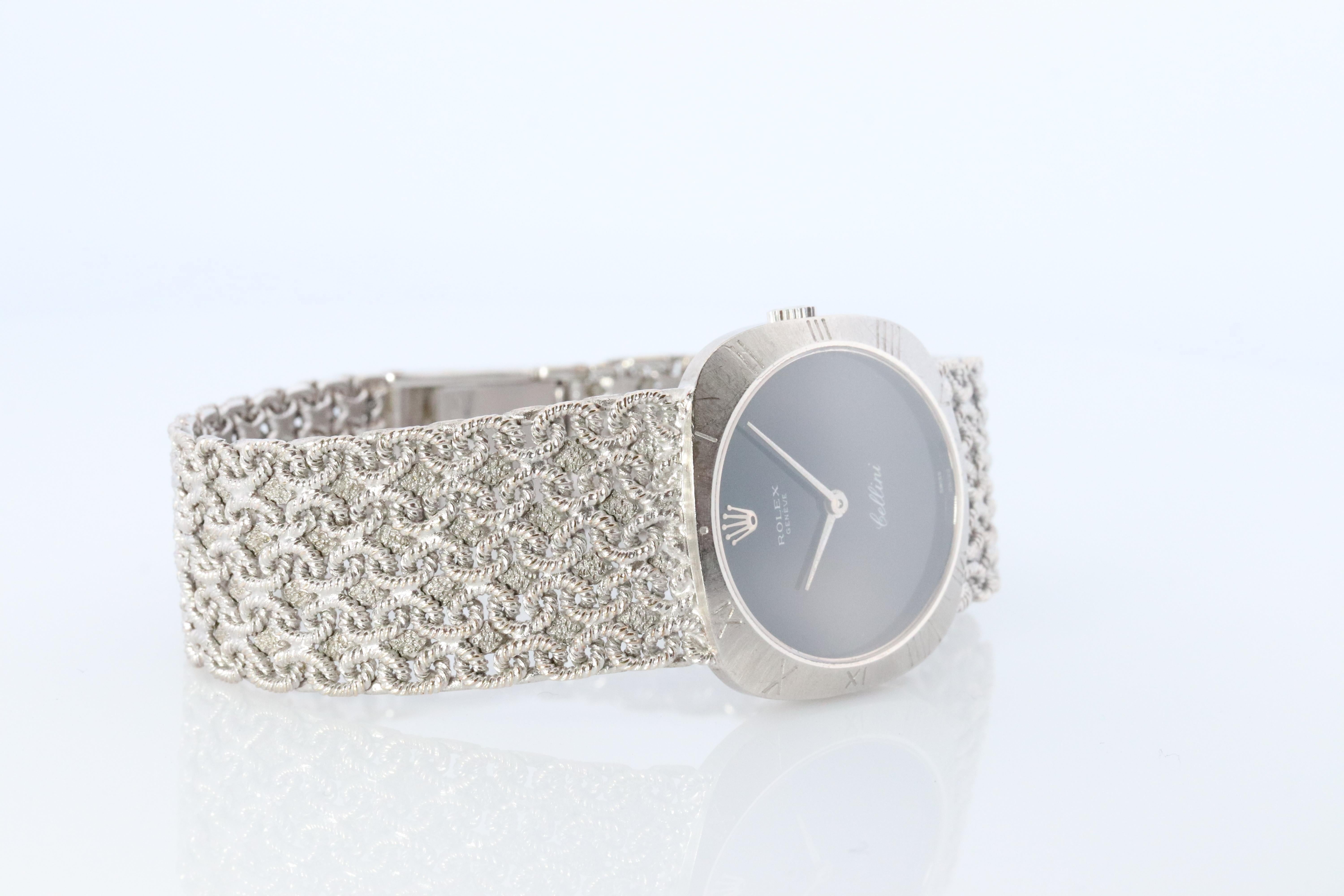 18k Rolex Cellini Uhr mit angeschlossenem 18k Weißgold Milanese-Armband 

1600 Kaliber Rolex Uhrwerk Ref. 3808.


1970 CIRCA

Fall ist 18k Weißgold. Armband aus 18k Weißgold

Schöne Uhr. Manueller Aufzugsmechanismus. 


6.5 Handgelenk 
23mm x 24mm