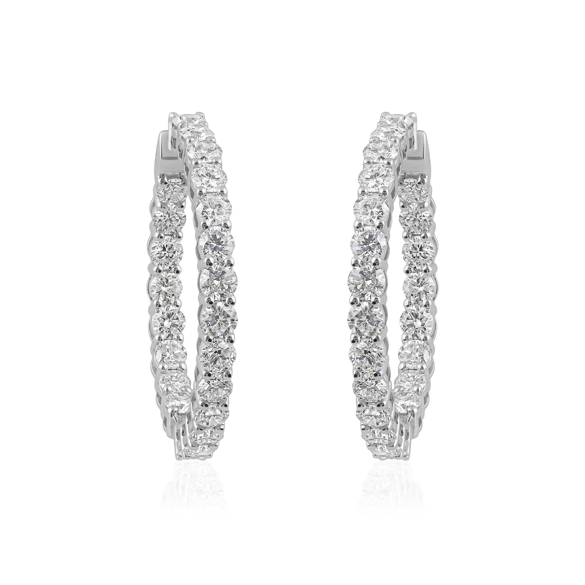Pendientes de aro Huggies de oro blanco auténtico de 18 quilates y 3,21 quilates de diamantes redondos talla brillante Moderno en venta