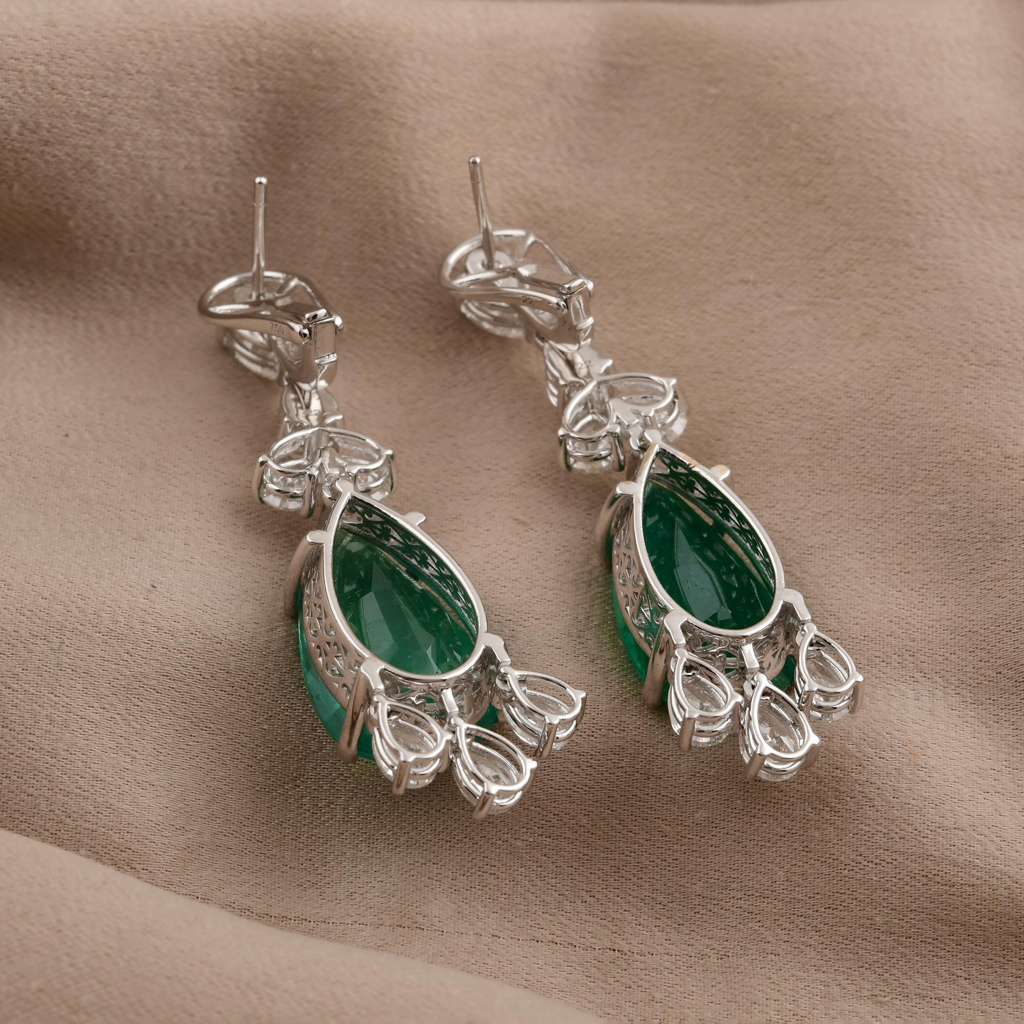 Boucles d'oreilles pendantes en or 14k avec émeraude véritable de 20,13 carats et diamants en forme de goutte d'eau Neuf - En vente à Diera, Dubai